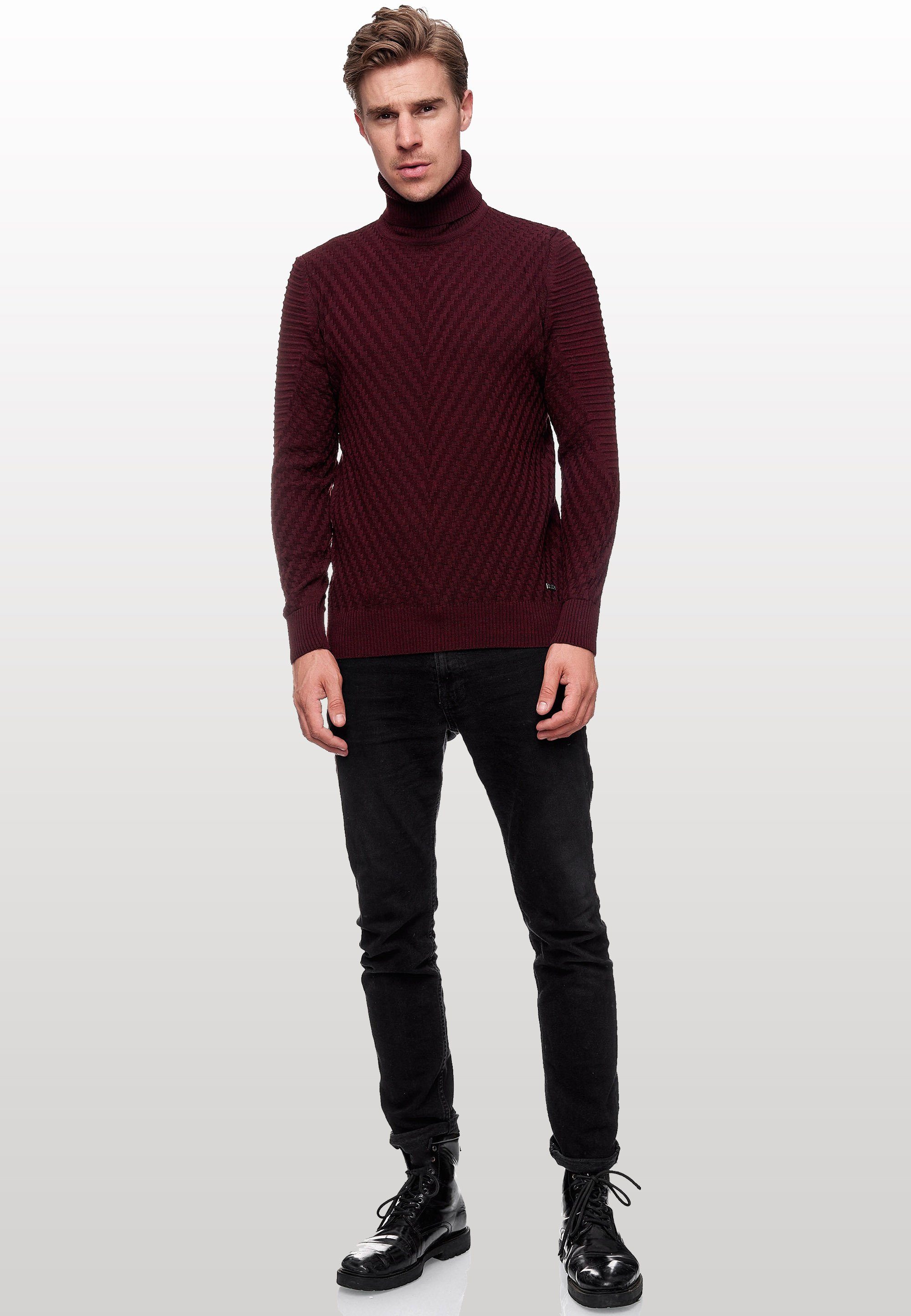 Rusty Neal Rollkragenpullover in stilvollem Feinstrick