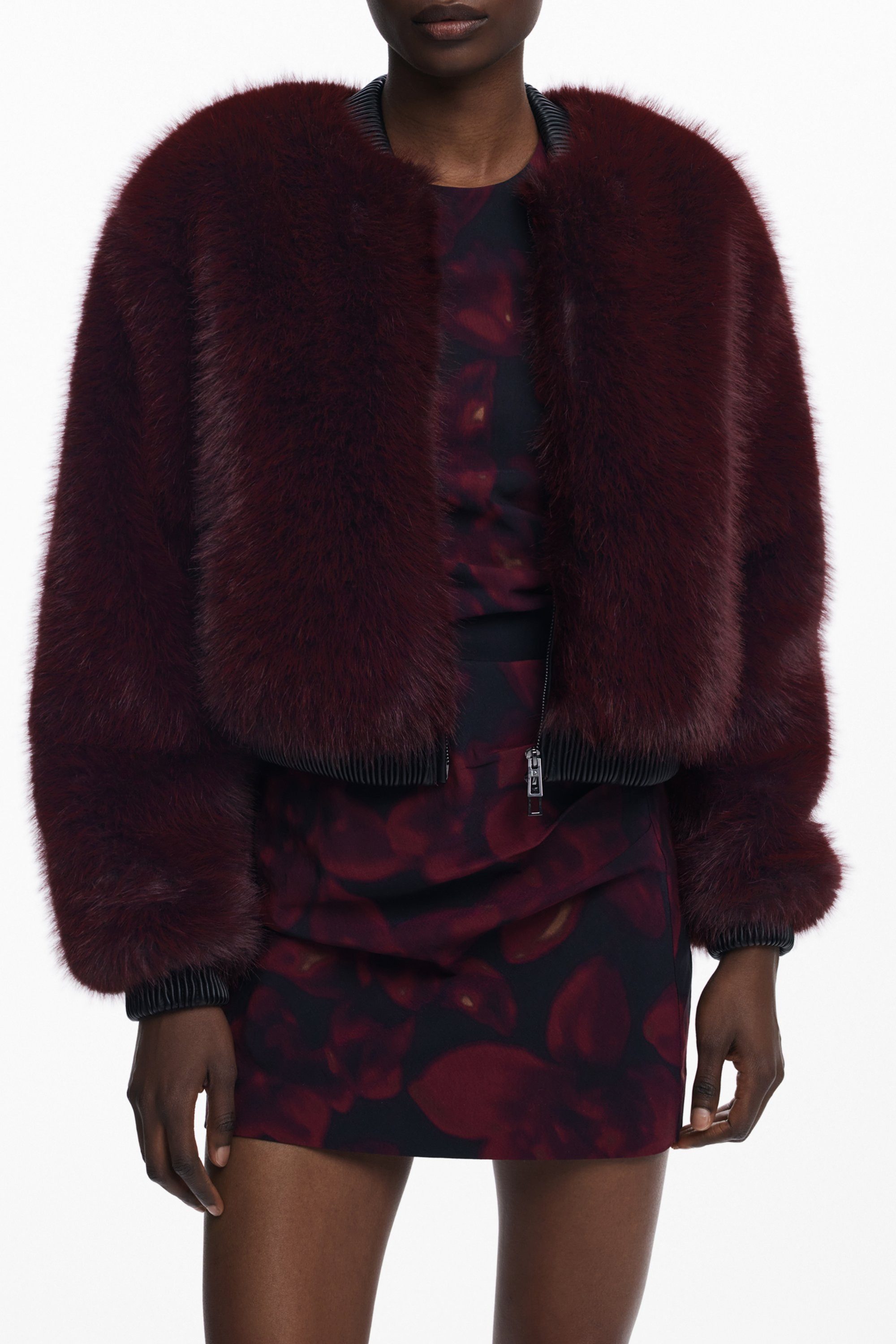 Desigual Outdoorjacke Modische Damenjacke in Rot mit Kontrastdetails und Reißverschluss