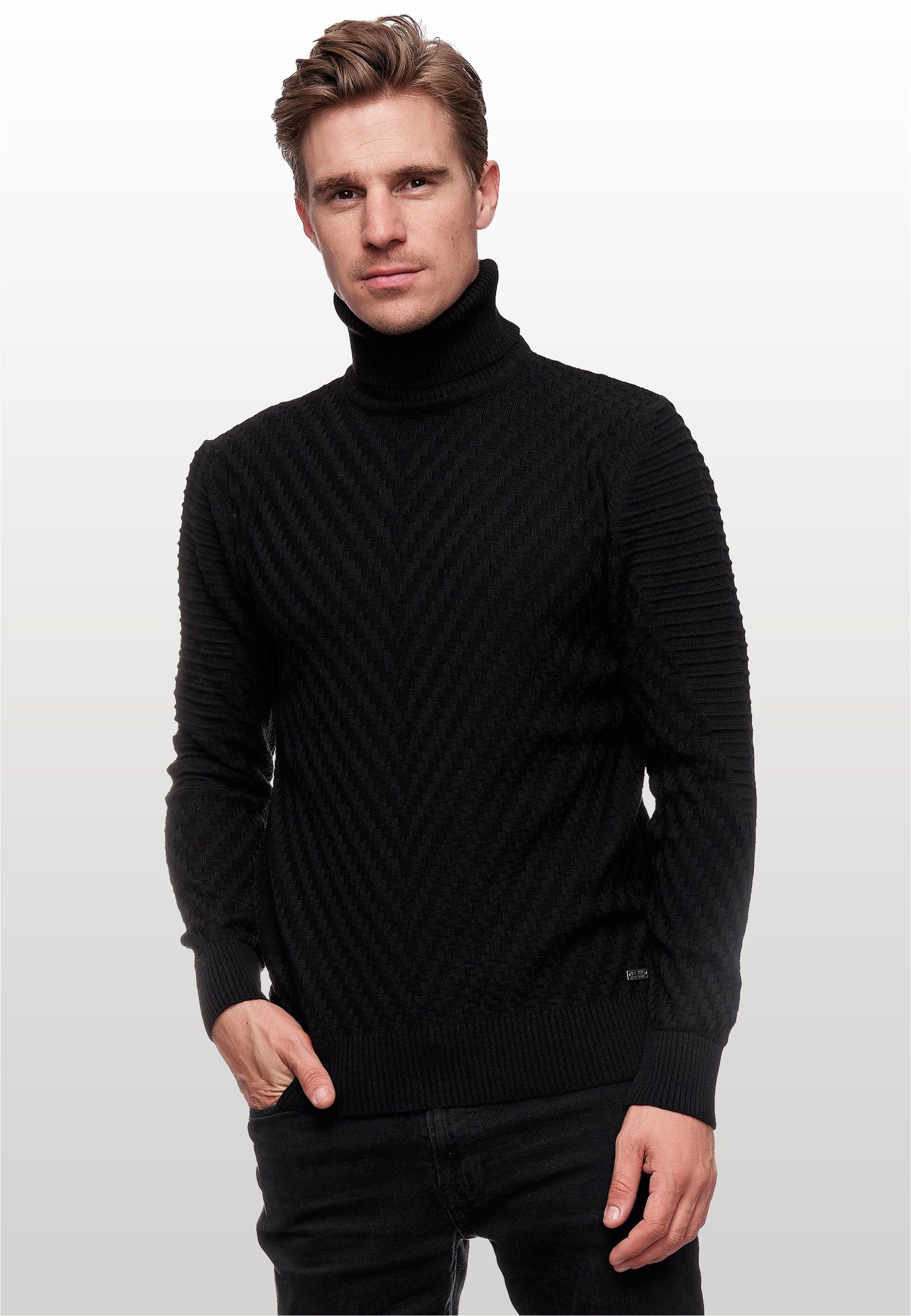 Rusty Neal Rollkragenpullover in stilvollem Feinstrick