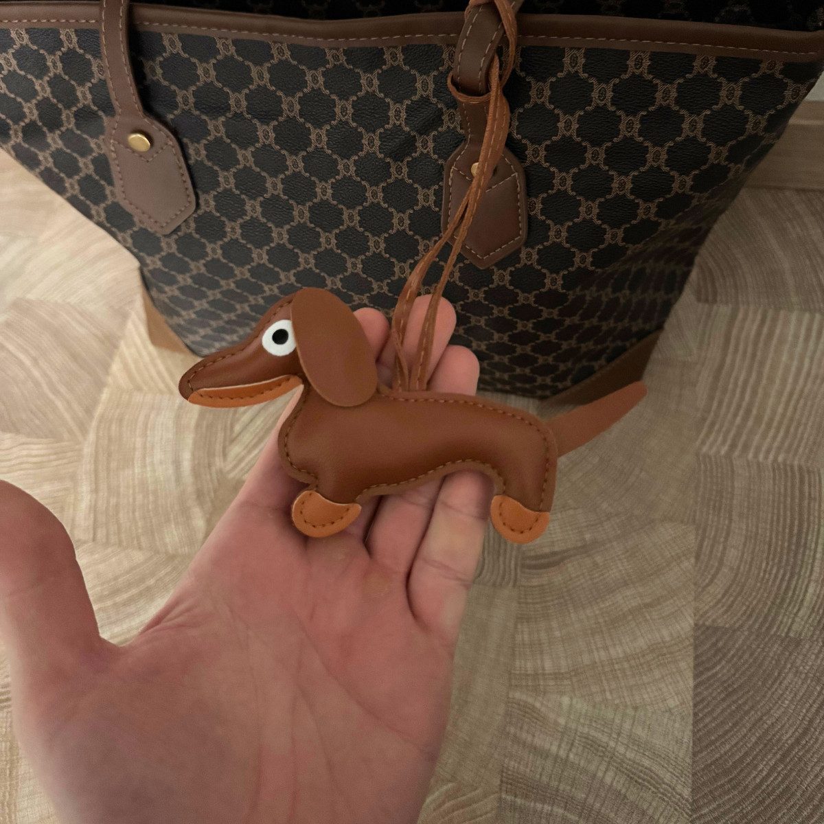 PlugUp Taschenanhänger Dackel Anhänger Dackel-Design Taschenanhänger (1-teilig) Hochwertiger Dackelanhänger für Handtaschen & Schlüsselbunde – Bild 2 von 3