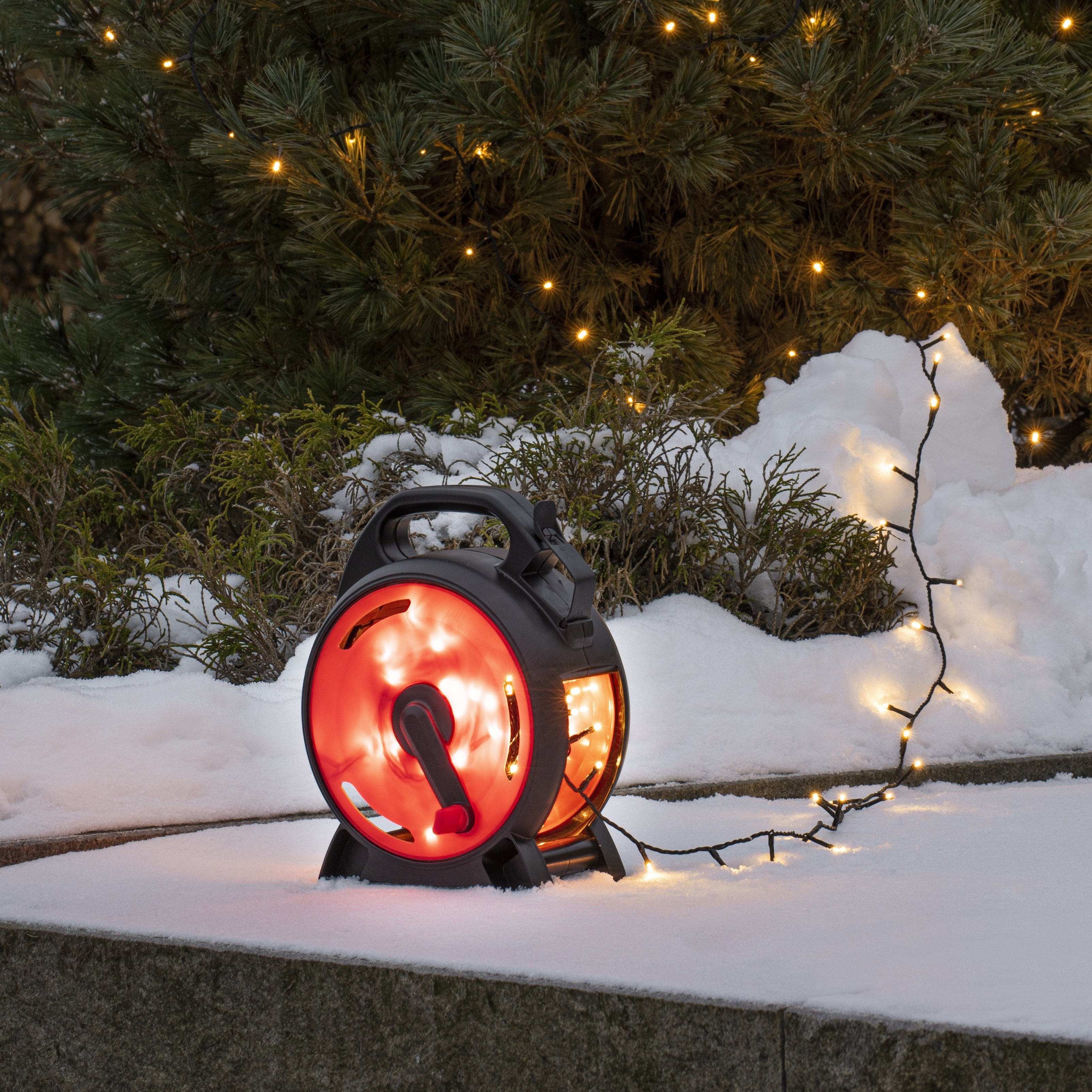 KONSTSMIDE LED-Lichterkette Weihnachtsdeko aussen, Kabelaufroller, weiße Micro 400-flammig, Dioden warm LEDs 400 schwarz-rot, mit