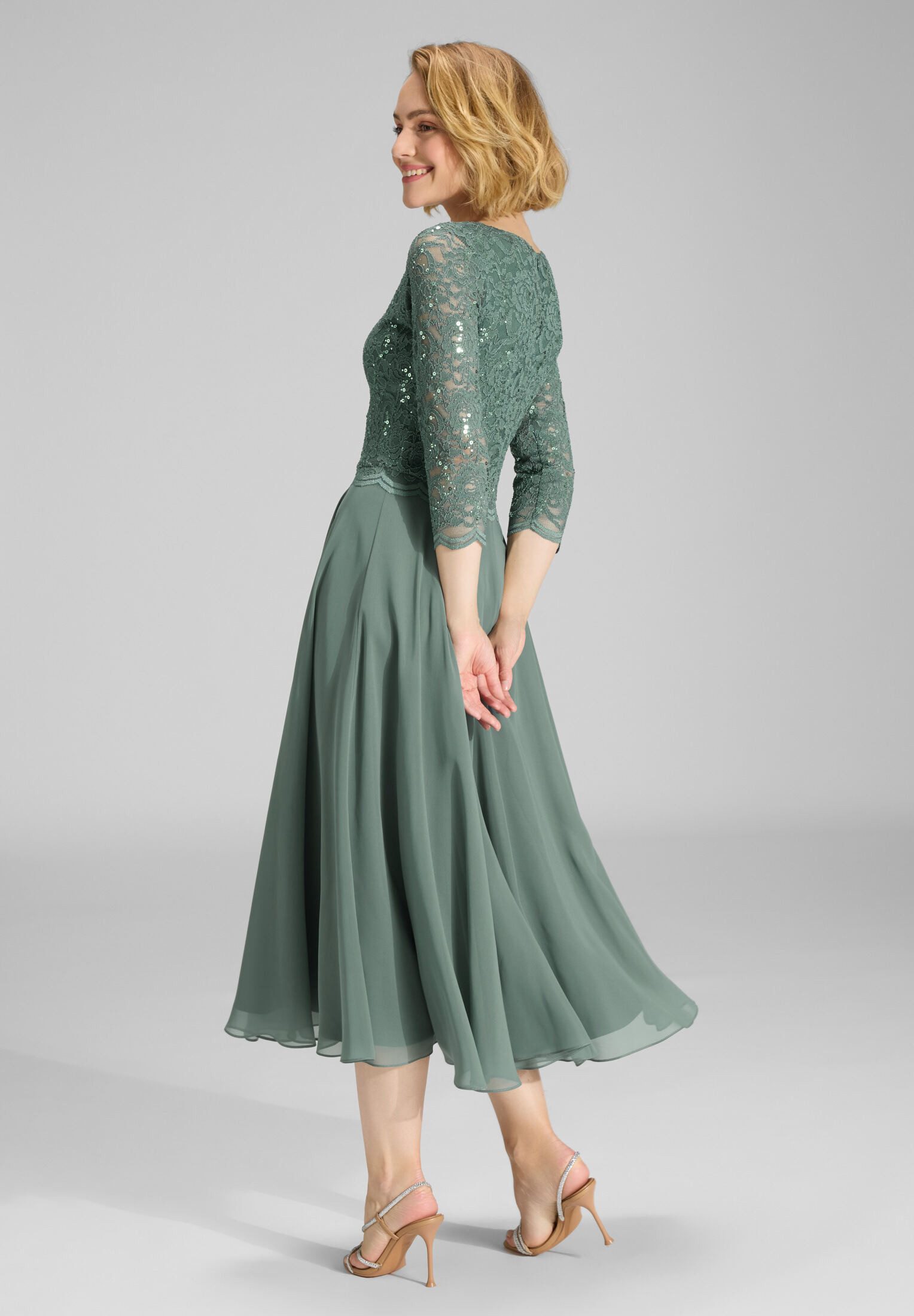 SWING Cocktailkleid Taillierter Schnitt mit ausgestelltem Rockteil