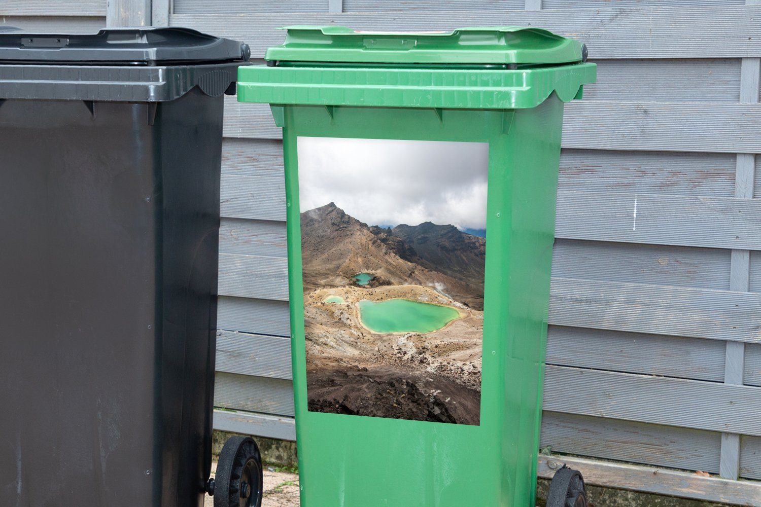 von MuchoWow oben auf Mülleimer-aufkleber, St), (1 Sticker, in Blick Abfalbehälter Neuseeland Wandsticker den Tongariro-Nationalpark Container, Mülltonne,