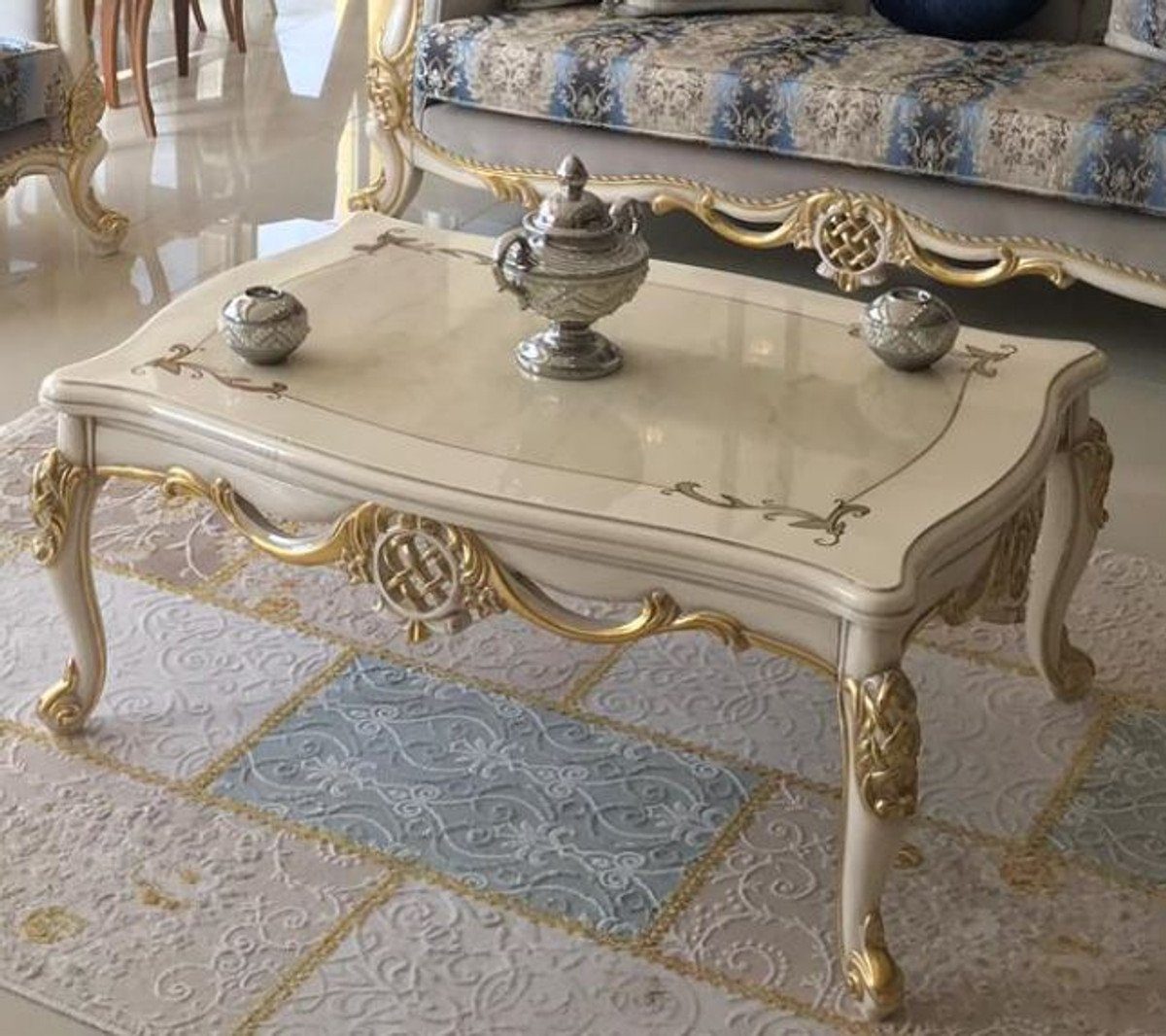 Casa Padrino Couchtisch Luxus Barock Couchtisch Weiß / Gold 118 x 87 x H. 50 cm - Massivholz Wohnzimmertisch - Möbel im Barockstil