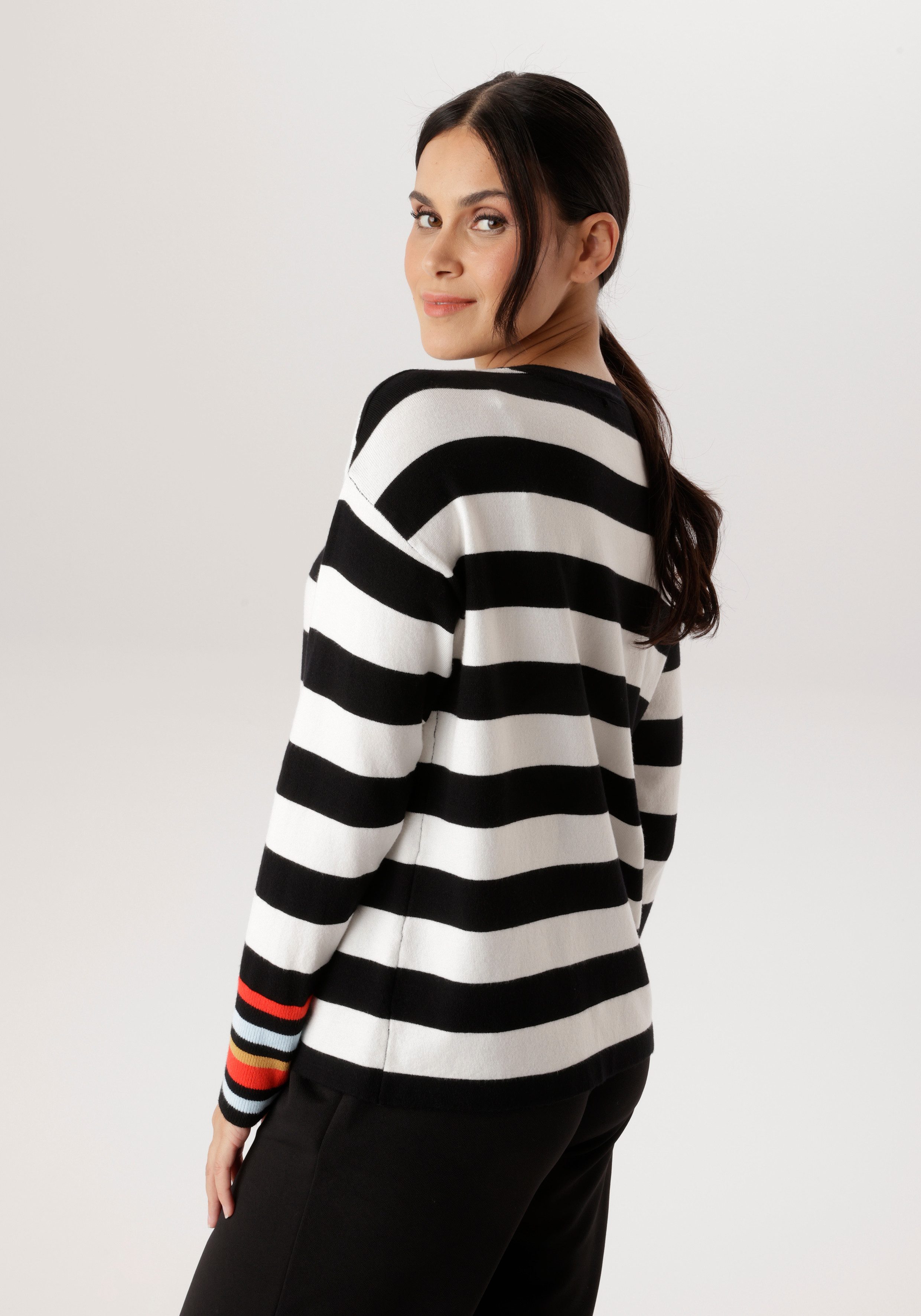 Aniston SELECTED Strickpullover mit modischen Farbakzenten den Ärmeln - NEUE KOLLEKTION