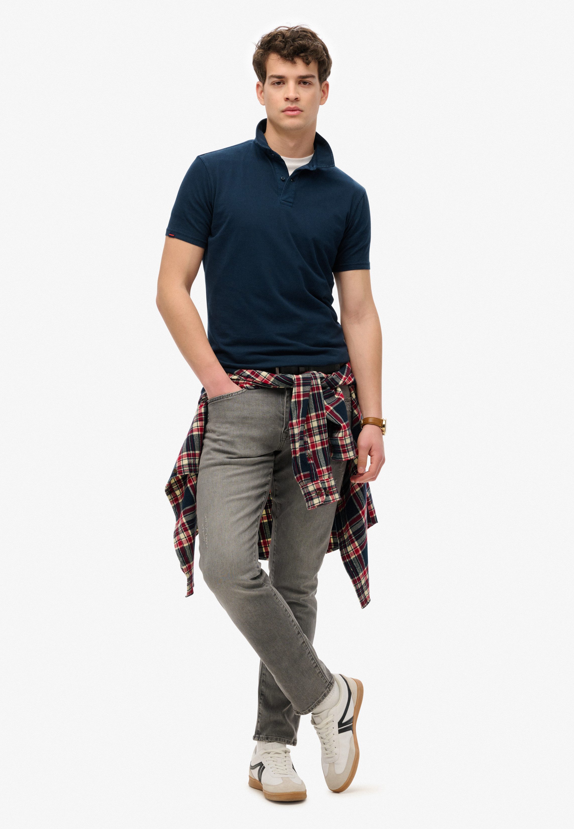 Superdry Poloshirt ESSENTIAL JERSEY POLO mit unifarbenem Design, aus Baumwolle und Single Jersey, Relaxed Fit