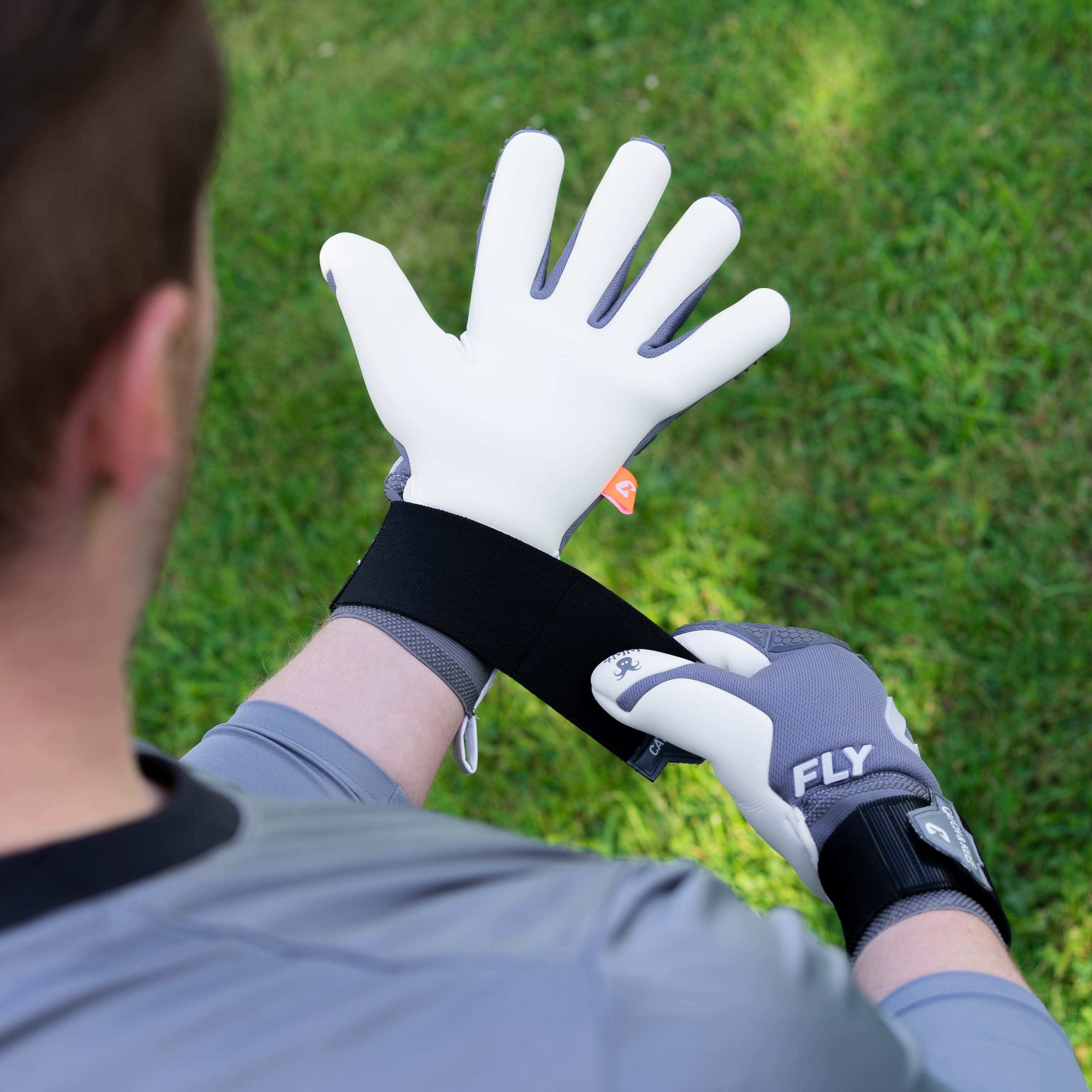 Catch & Keep Torwarthandschuhe Fly Soul Torwarthandschuhe – Profi Griffhandschuhe mit Fingerschutz Hybrid Cut Design, Fingersave-Schutz, Punching Zone 3.0