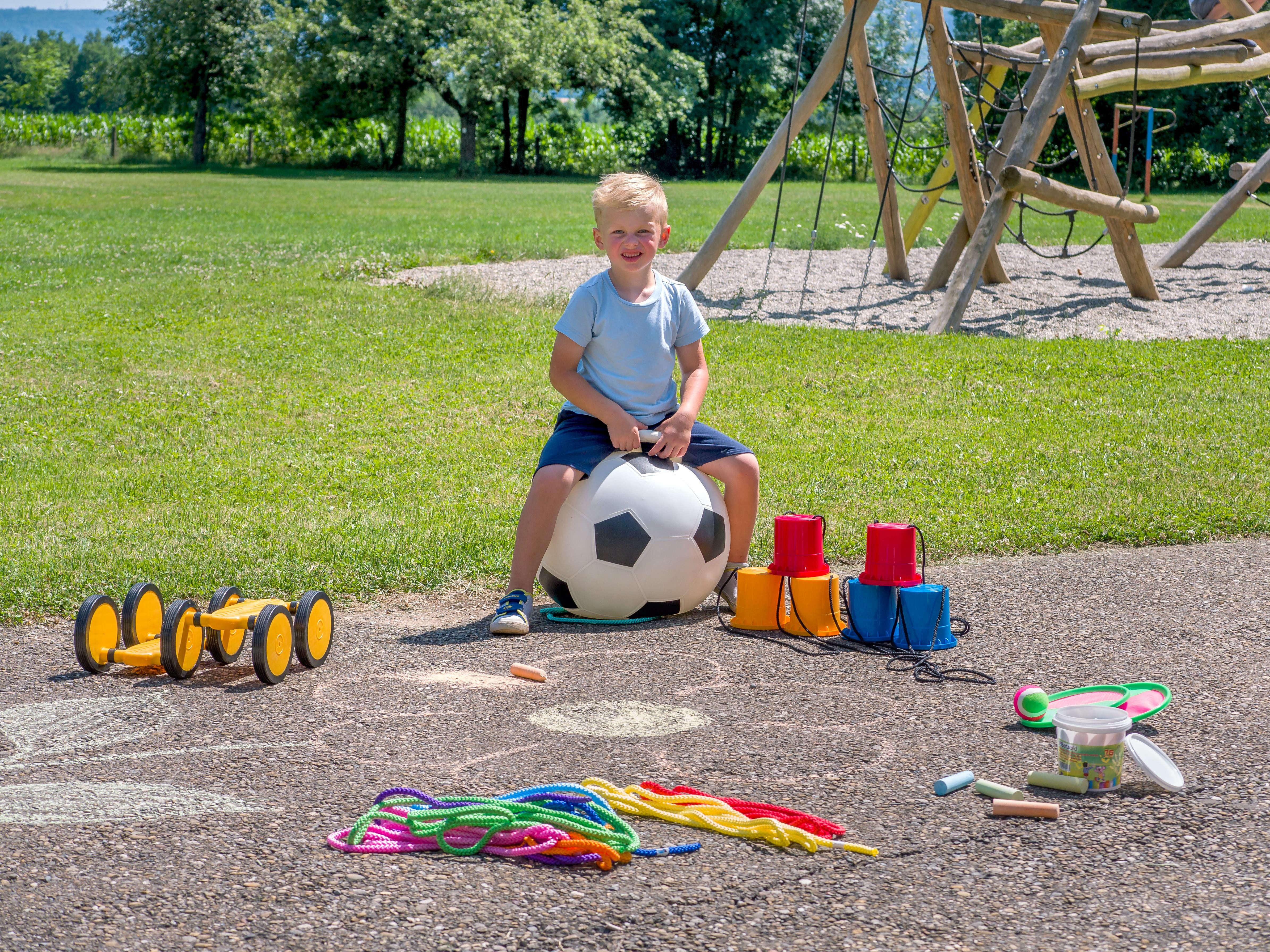Betzold Hüpfball Hüpfball im Fußball-Design