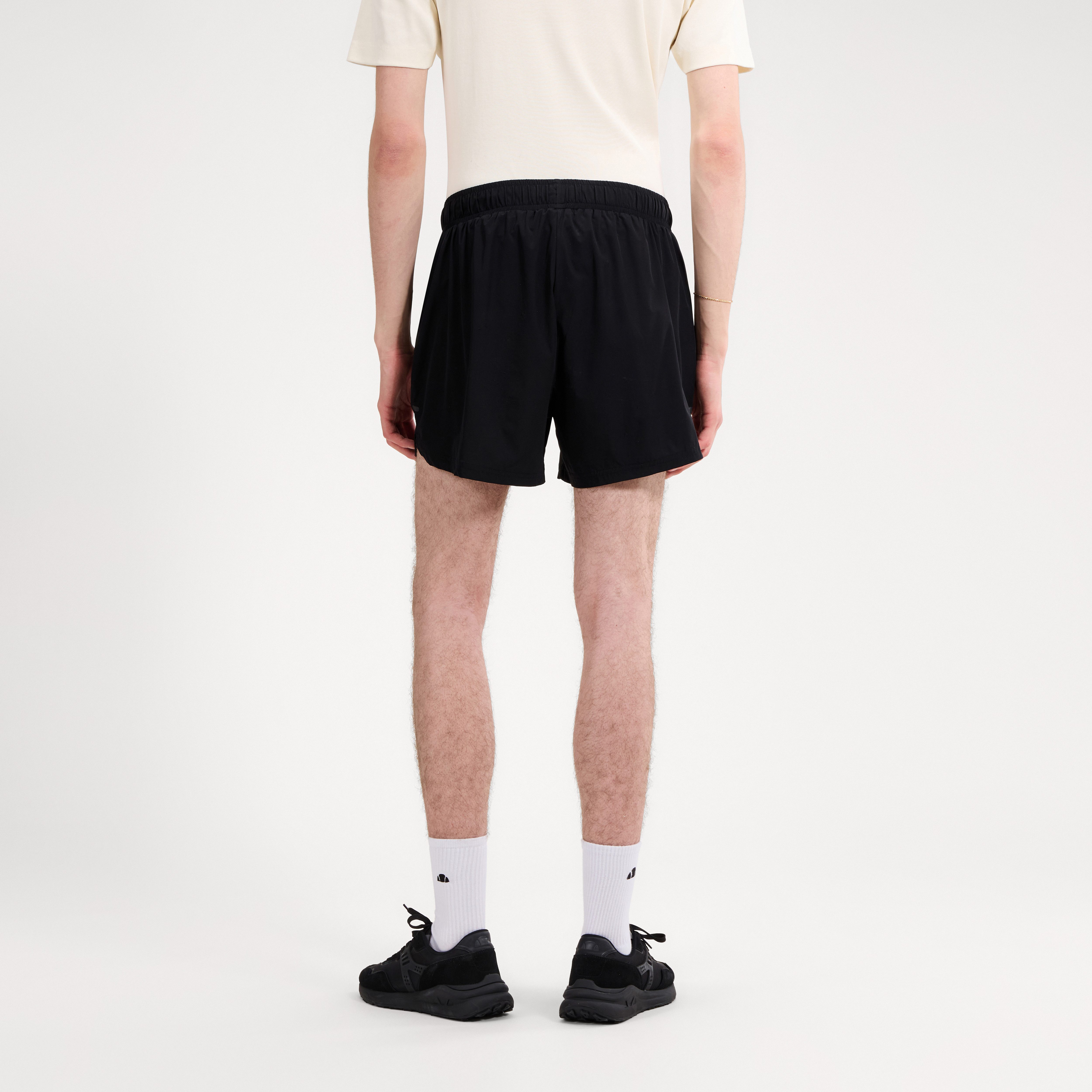 Ellesse Jerseyhose ERUDITO SHORT sportlicher Stil, Jerseyhose, aus Polyamid und Elasthan, mit Gummizug
