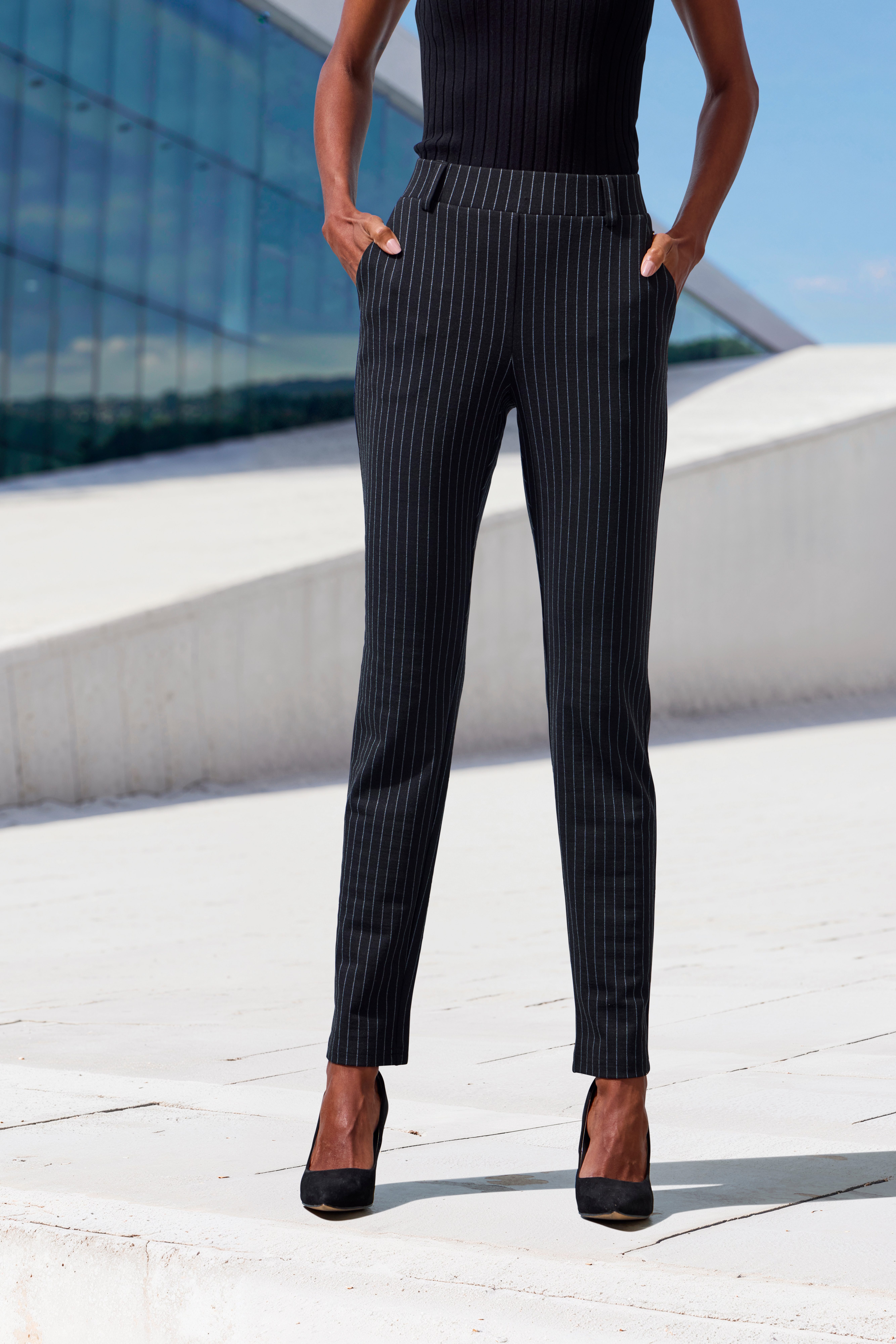 LASCANA Jogger Pants klassische schmale Form mit Jacquard Strickmuster oder uni schwarz