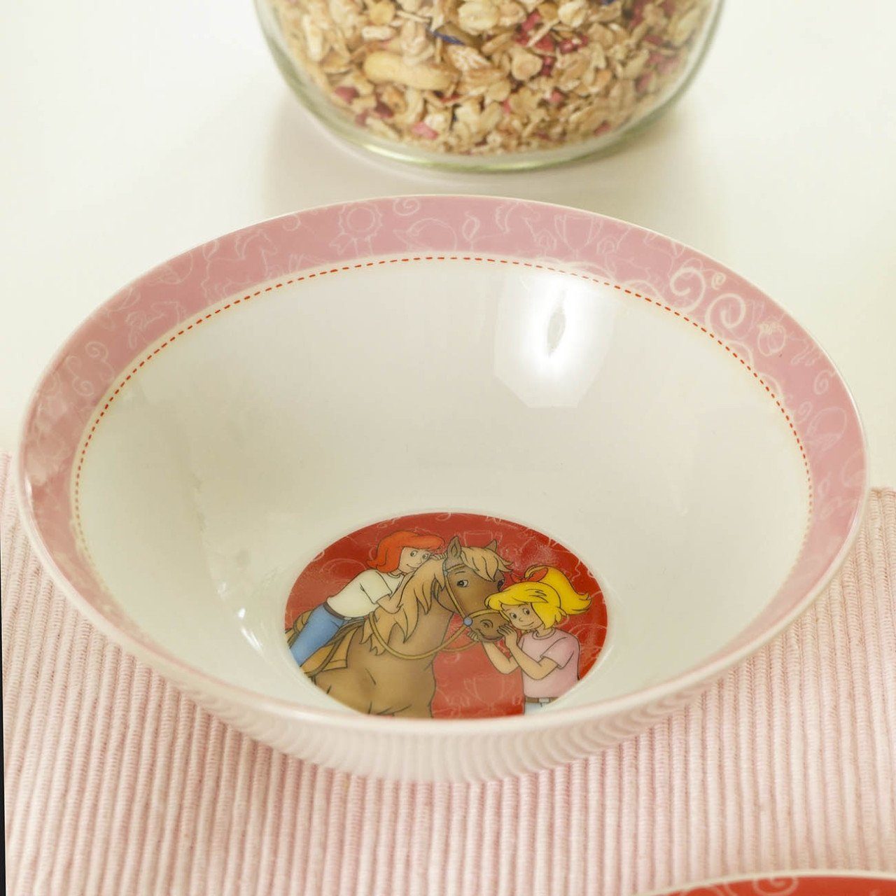 Geda Labels GmbH Kindergeschirr-Set Bibi & Tina 3-teilig (3-tlg), Porzellan, Rosa, 24x9,8x14,5, spülmaschinengeeignet – Bild 4 von 5