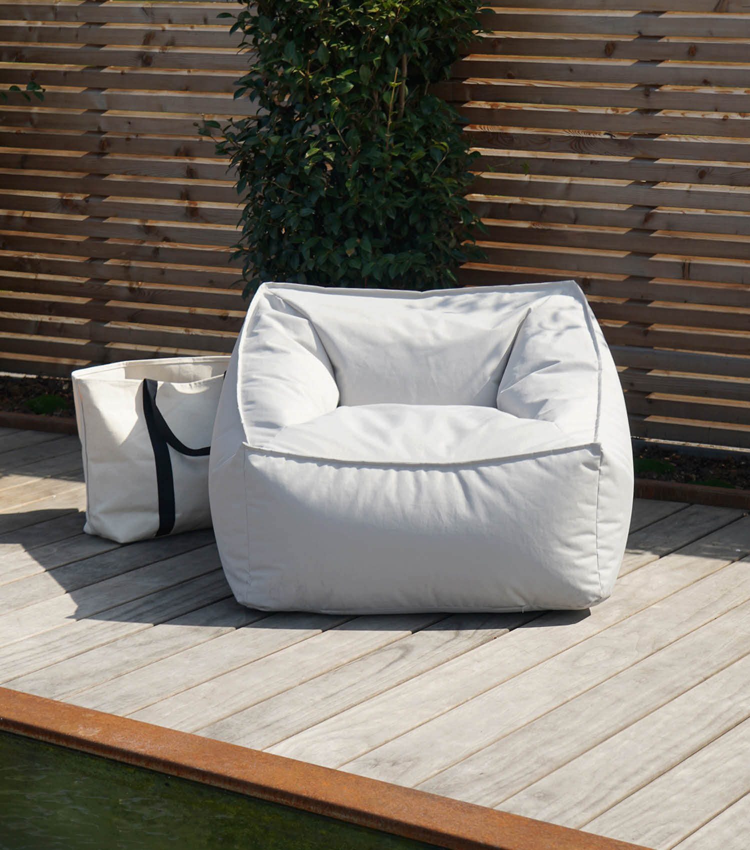 mokebo Sitzsack Der Sunnyboy (für drinnen & draußen), Bean-Bag Outdoor für Kinder & Erwachsene, Gartenliege in Grau