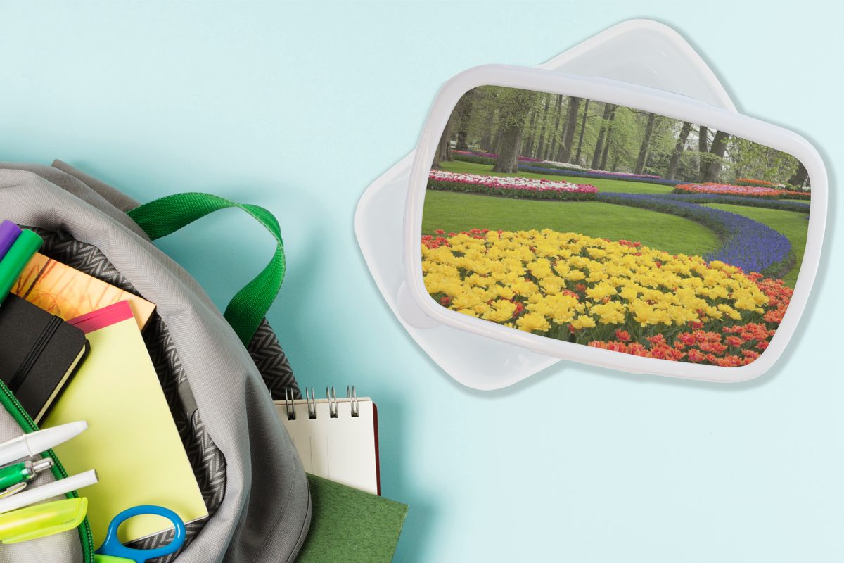 MuchoWow Lunchbox Blumen im Gras und Holland., Kunststoff, und für Brotdose, in Jungs Erwachsene, auf (2-tlg), Brotbox Kinder Mädchen weiß für Keukenhof dem