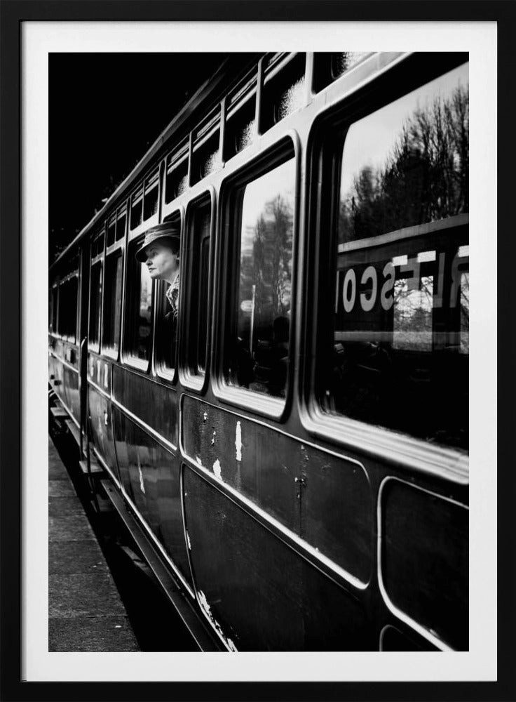 Papermoon Poster "The Goodbye Girl ....leaving" von Richard Bland, 250 g/m² Galeriedruck, Mit oder ohne Rahmen, brillante UV-beständige Farben, Made in Germany