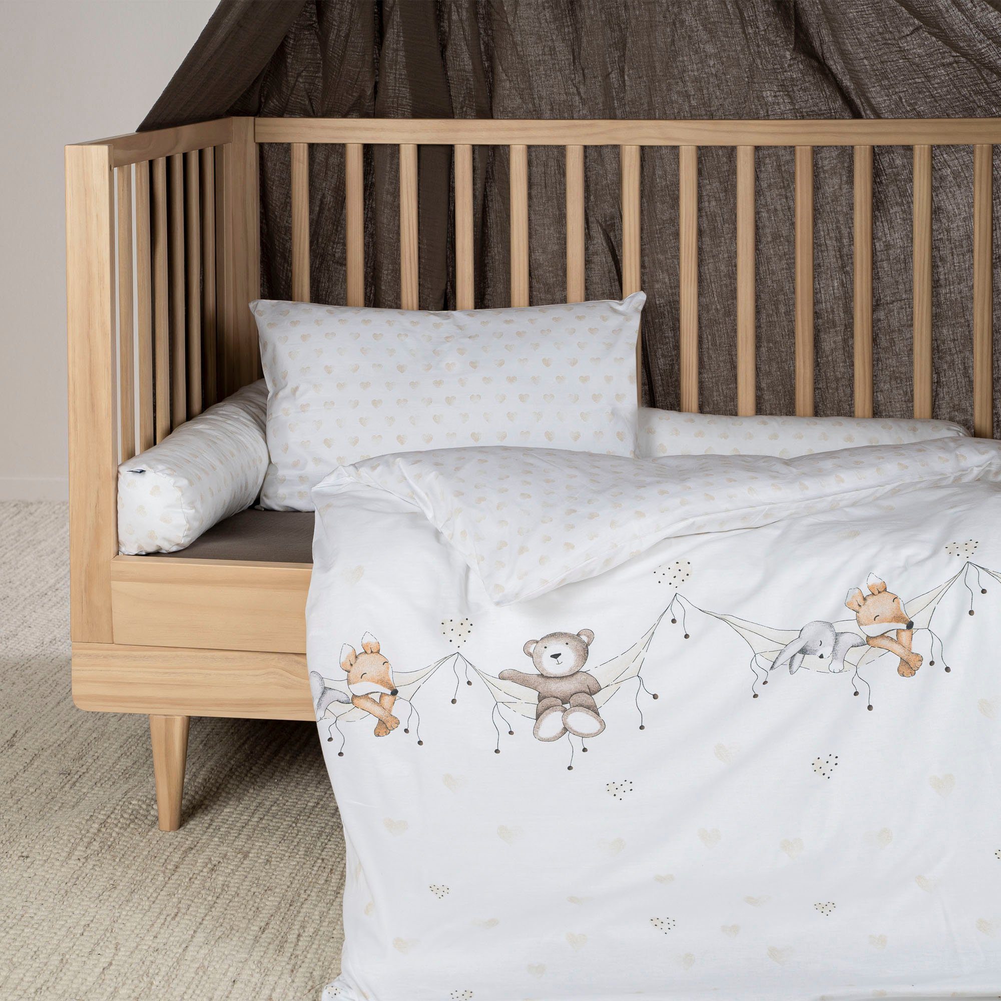 Julius Zöllner Kinderbettwäsche Schlummerbande, 80x80 cm für Wiegen, Stubenwagen und Kinderwagen, Renforcé, 2 teilig, in 100x135cm passt in Babybetten von 70x140 und 60x120 cm