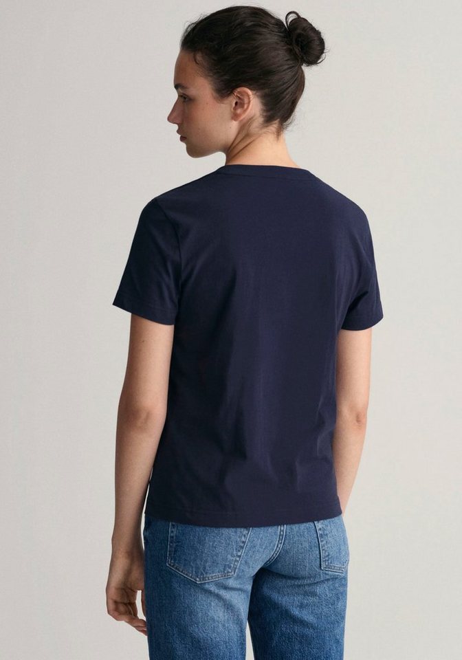 Gant T-Shirt REG TONAL SHIELD KA T-SHIRT mit Zwillingsnähten an den  Saumkanten, Kurze Ärmel für einen entspannten Sommerlook