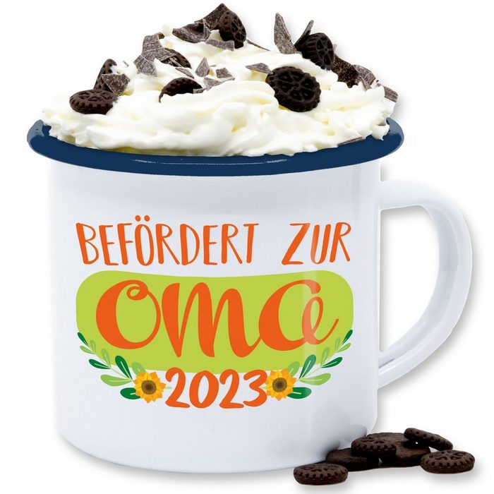 Shirtracer Tasse Befördert zur Oma 2023 Blümchen - Kaffeetasse für Oma - Emaille Tasse Blechtasse Stahlblech bestes geschenk für oma