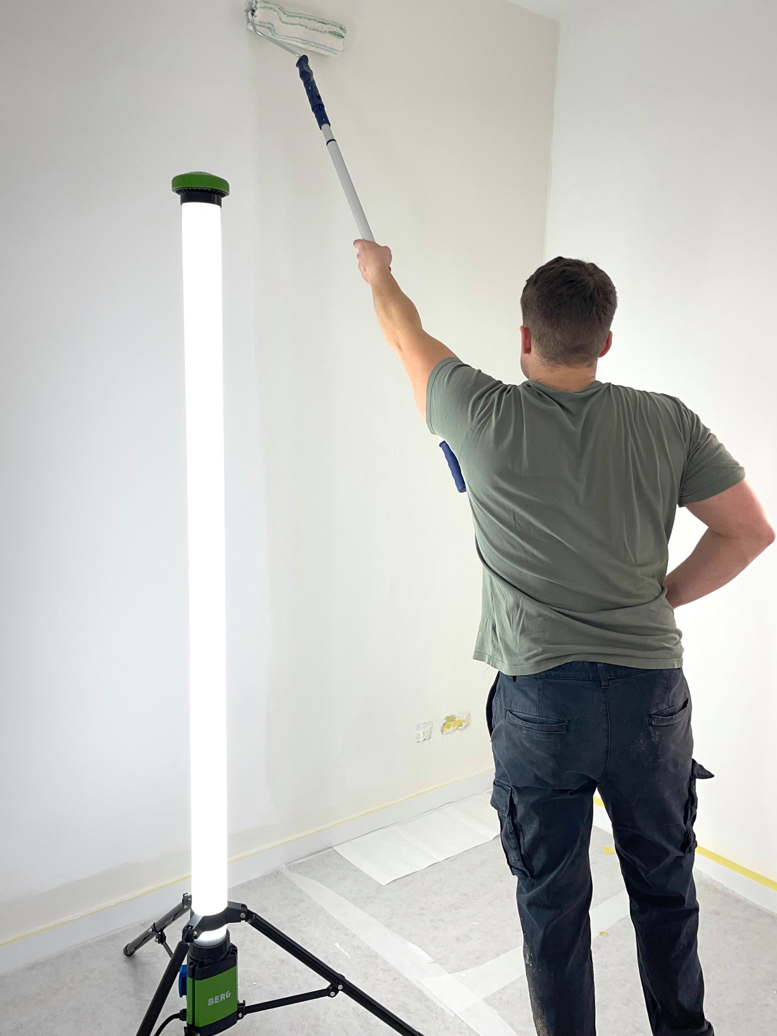 BERG TECTOOL Construction Spotlight LED SPOTLIGHT BCL 360° TOWER LED 100 [230V - DE] - IP54, LED permanently integrated, 6400K, with integrated socket IP54