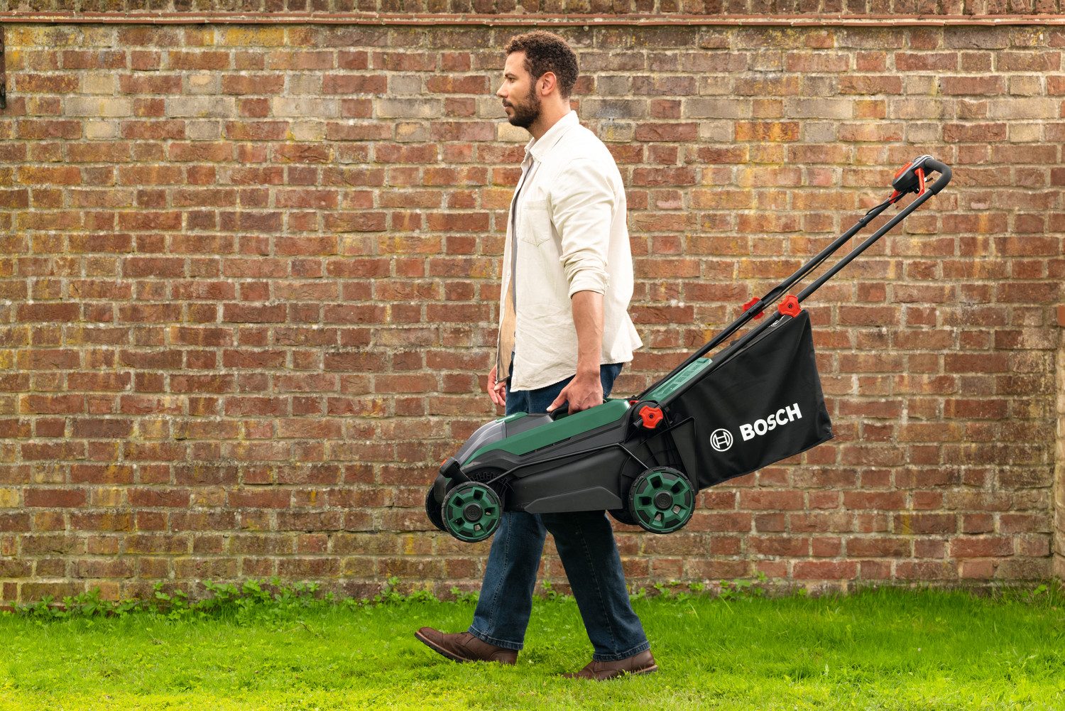 Bosch Home & Garden Akkurasenmäher Rotak 18V2-38, 38 cm Schnittbreite, (inkl. 2 Akkus und Ladegerät), Kraftvoller 3-in-1-Mäher für mittelgroße bis größere Rasenflächen