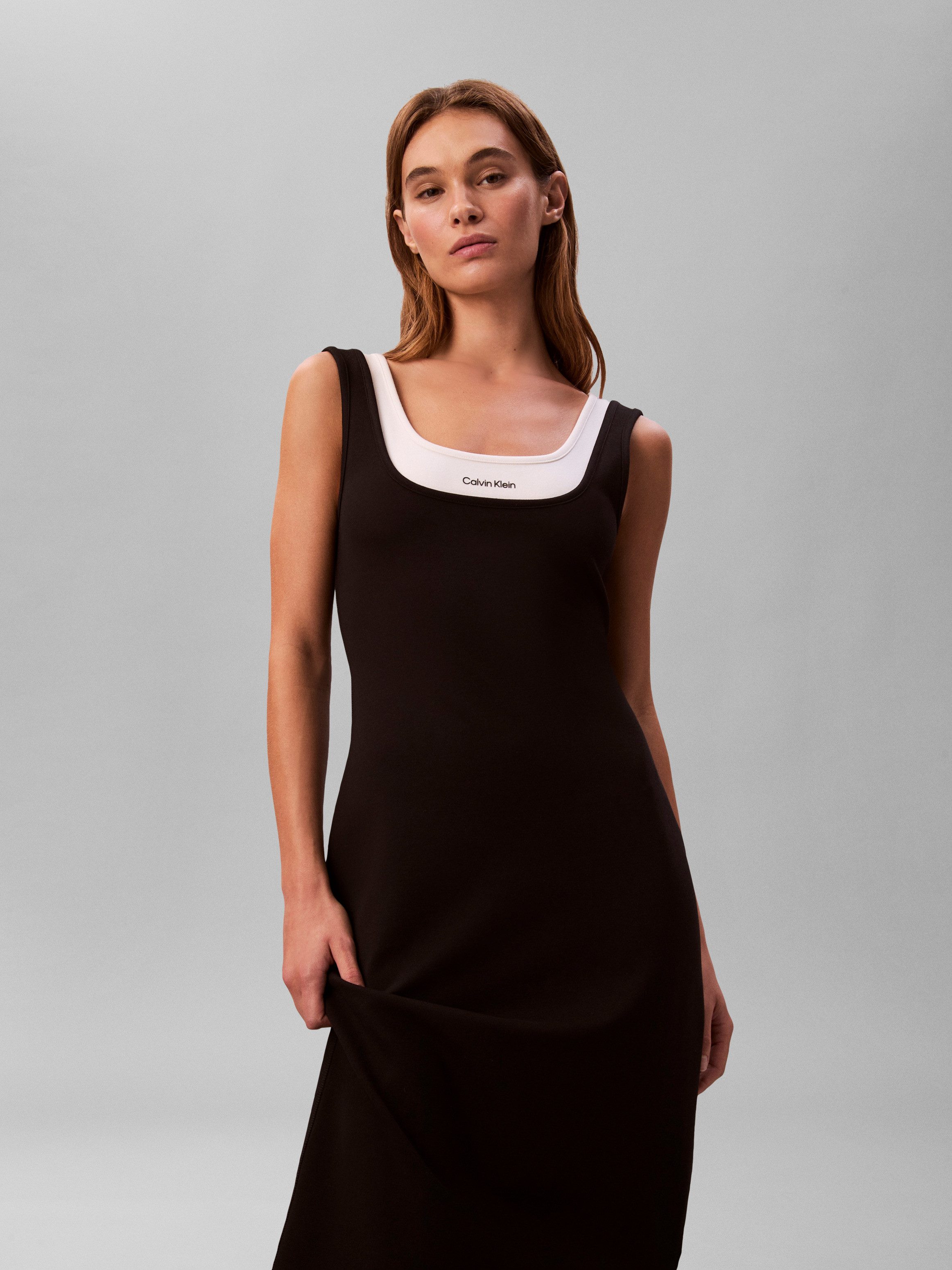 Calvin Klein Jeans Midikleid Körpernahe Passform mit tiefem Rundhalsausschnitt