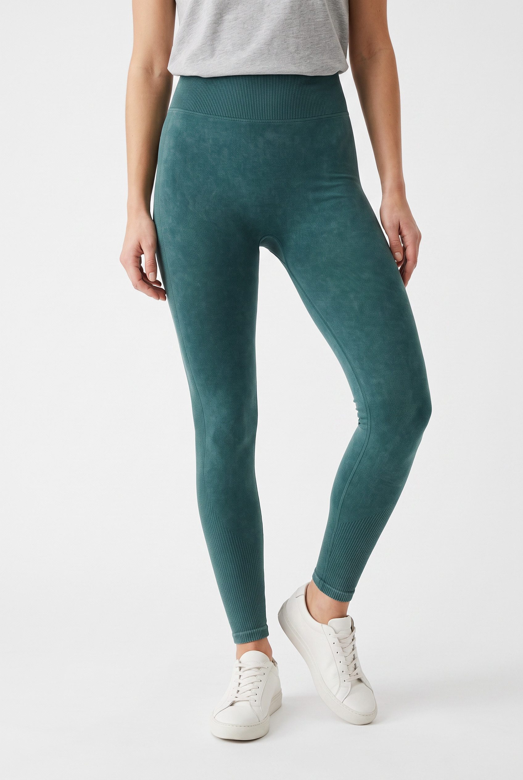 ONLY Play Funktionstights ONPEDDA HW SEAM SCRUNCH TIGHTS NOOS aus Polyamid und Elasthan, bequeme Passform, elastisches Jersey