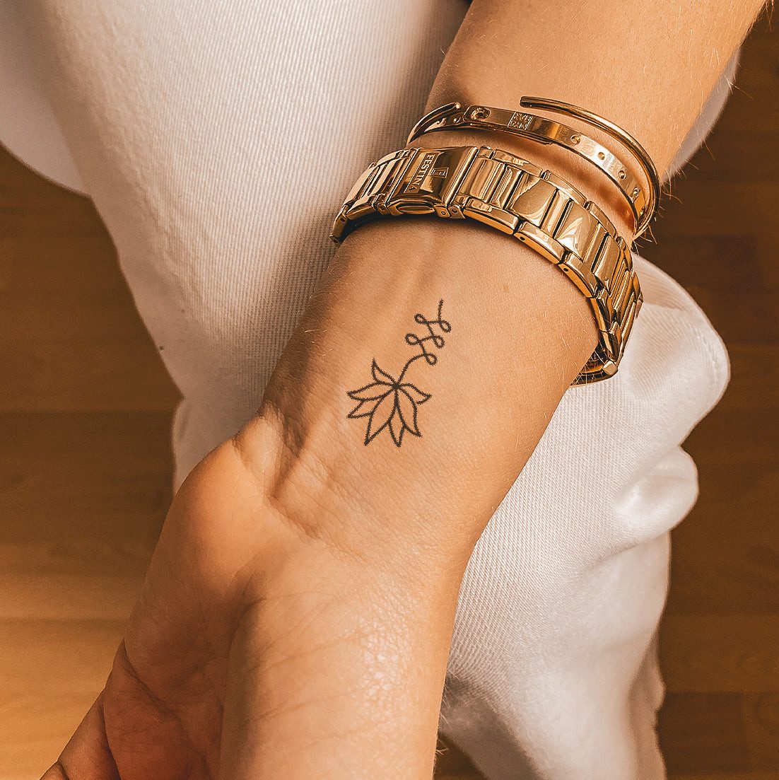 Inkster Schmuck-Tattoo Lotusblume, wasserfestes temporäres Tattoo, 2 Wochen Halt