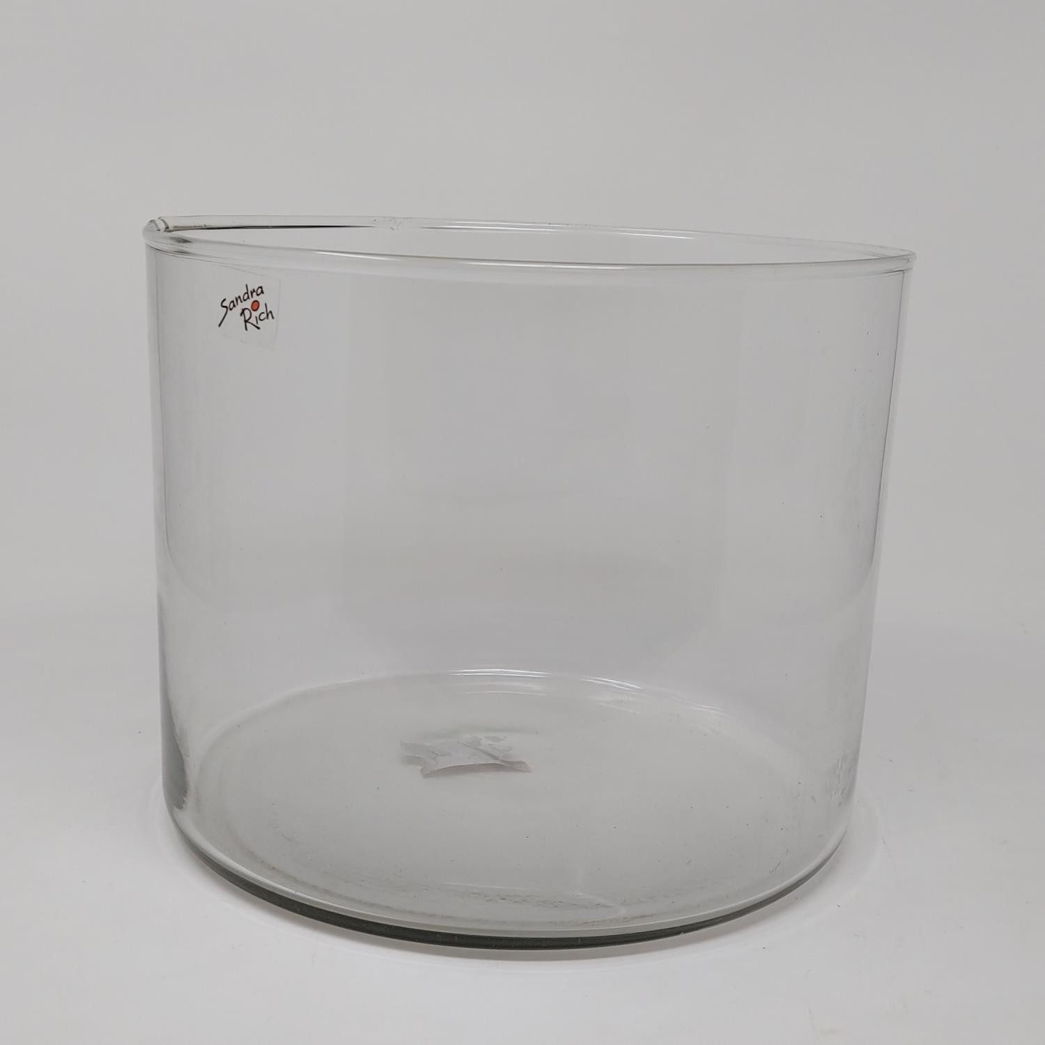 Sandra Rich Dekovase Cyli, Hot Cut