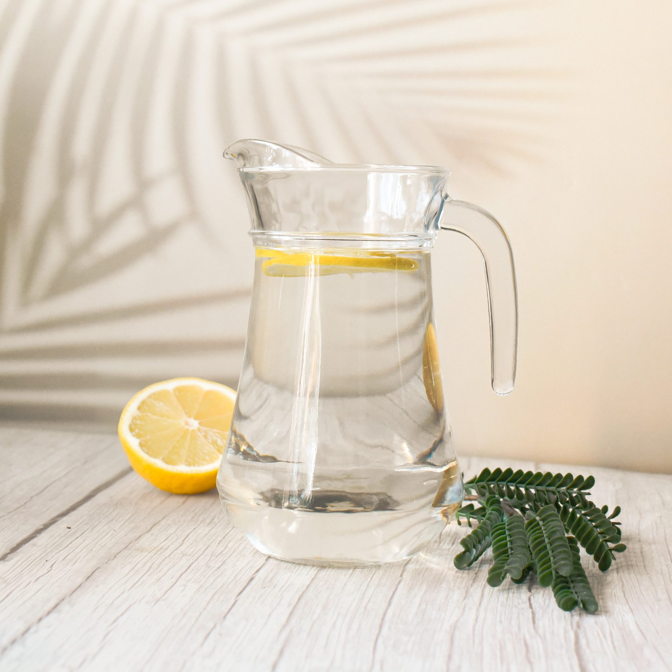 Sendez Wasserkaraffe Glaskrug mit Henkel 1 L Wasserkrug Glaskaraffe Karaffe Krug Saftkrug