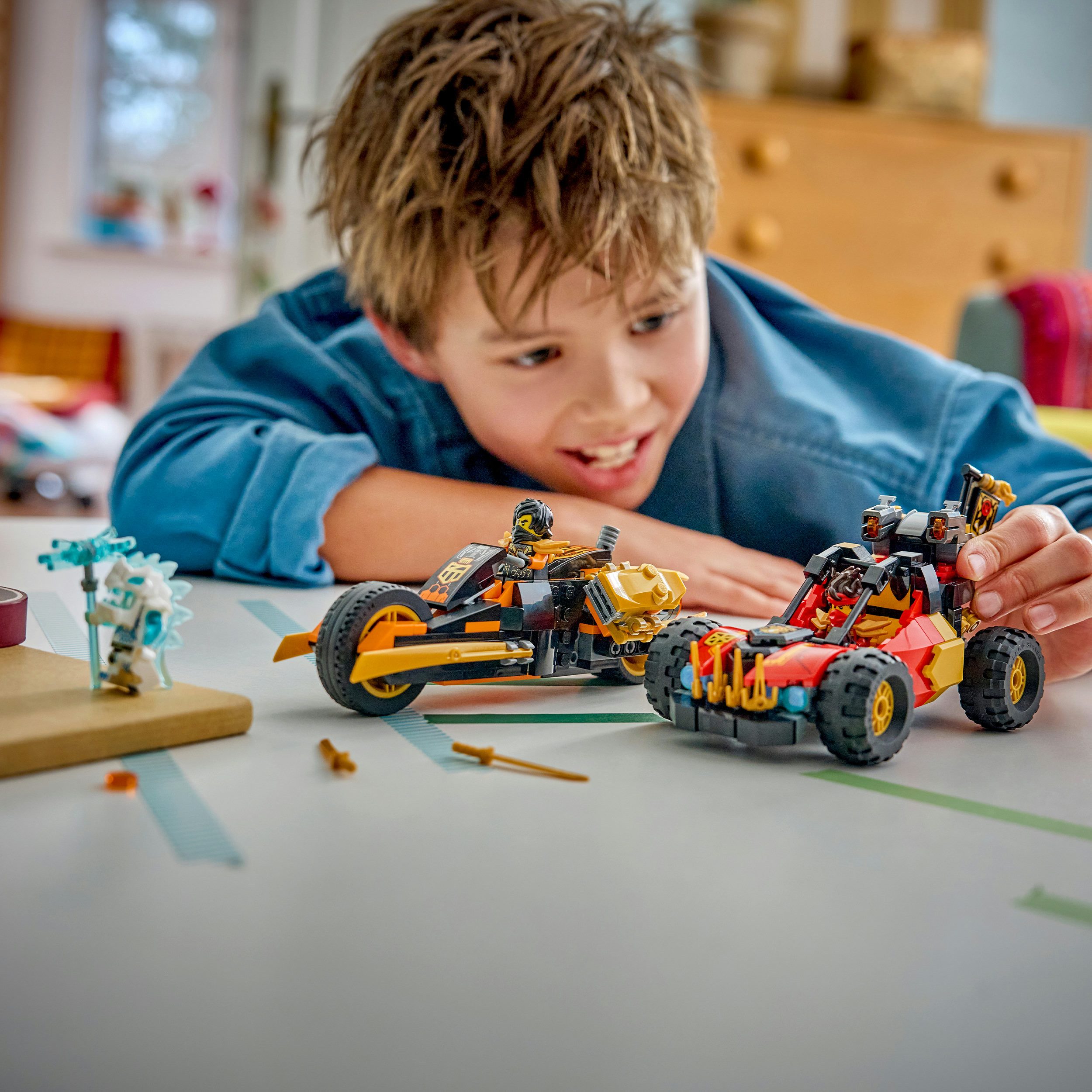 LEGO® Kais und Coles Kombi-Flitzer (71864), LEGO Ninjago Konstruktionsspielsteine, (394 St), Made in Europe – Bild 2 von 5