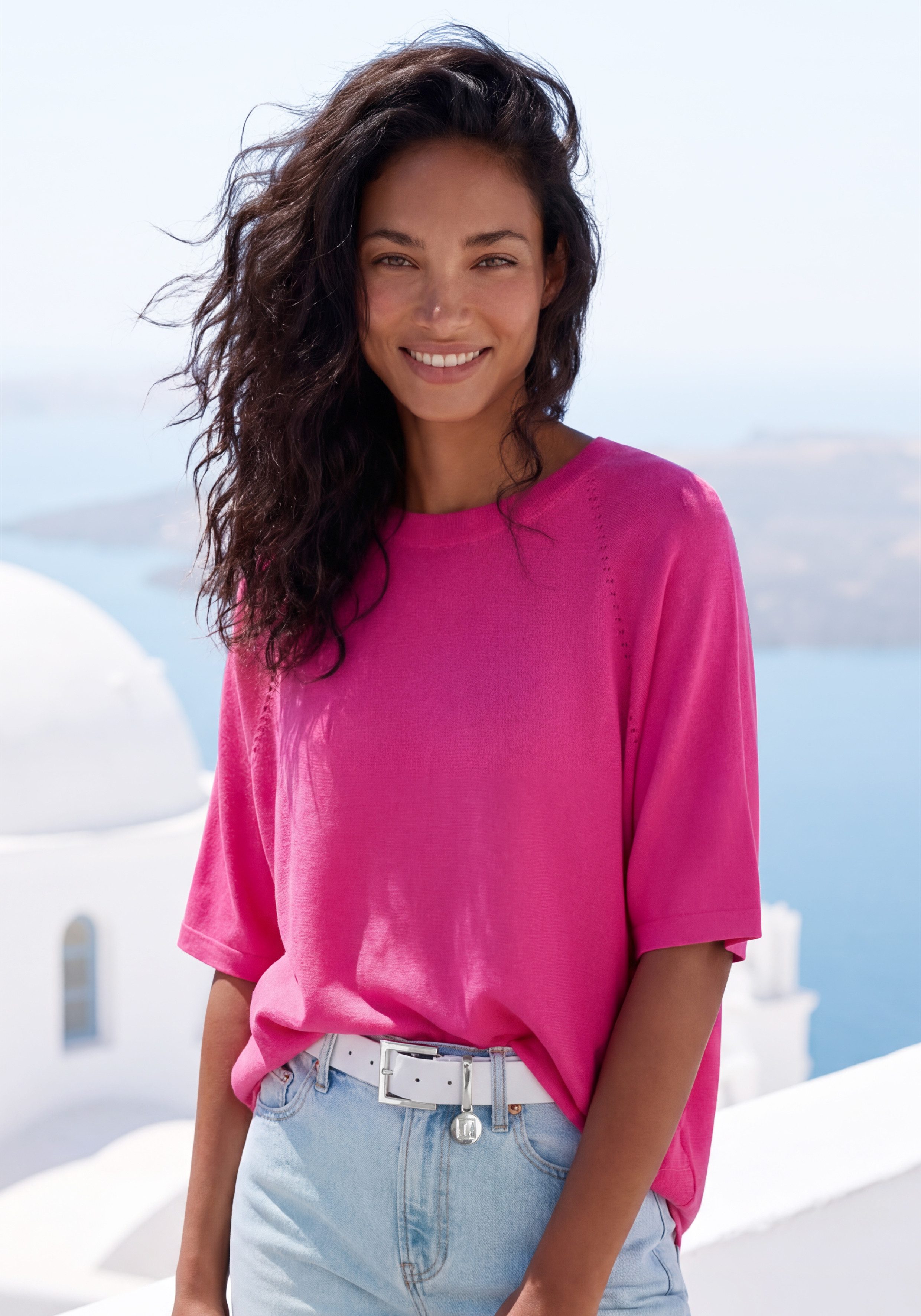 Kurzarmshirt mit sommerlichem Lochstrickmuster