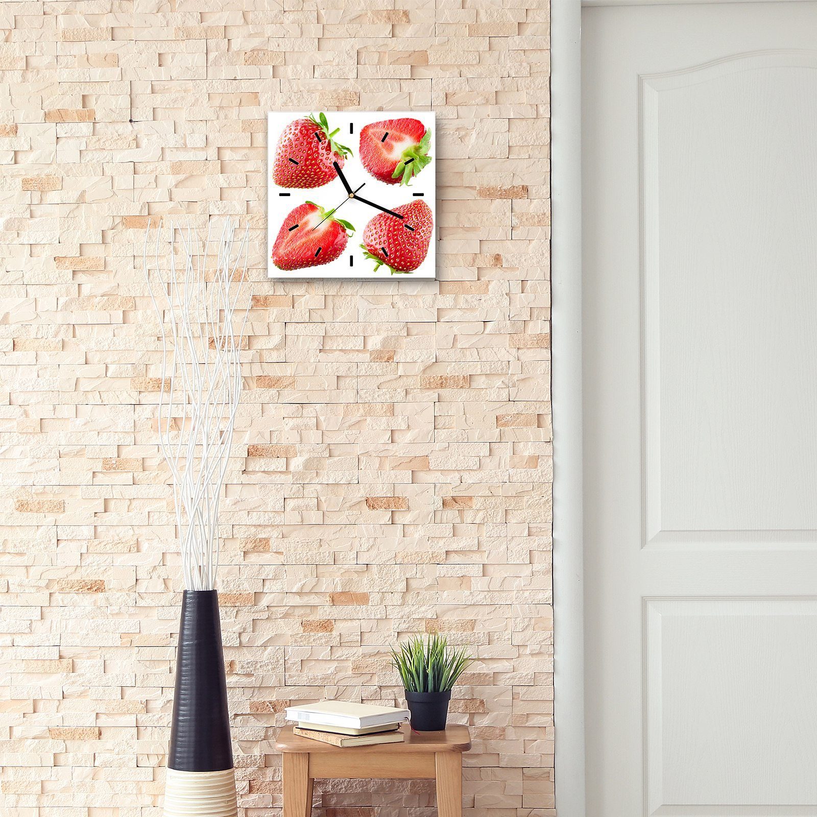 Größe Vier Primedeco Wandkunst 30 mit x Wanduhr Wanduhr cm Glasuhr Motiv 30 Erdbeeren