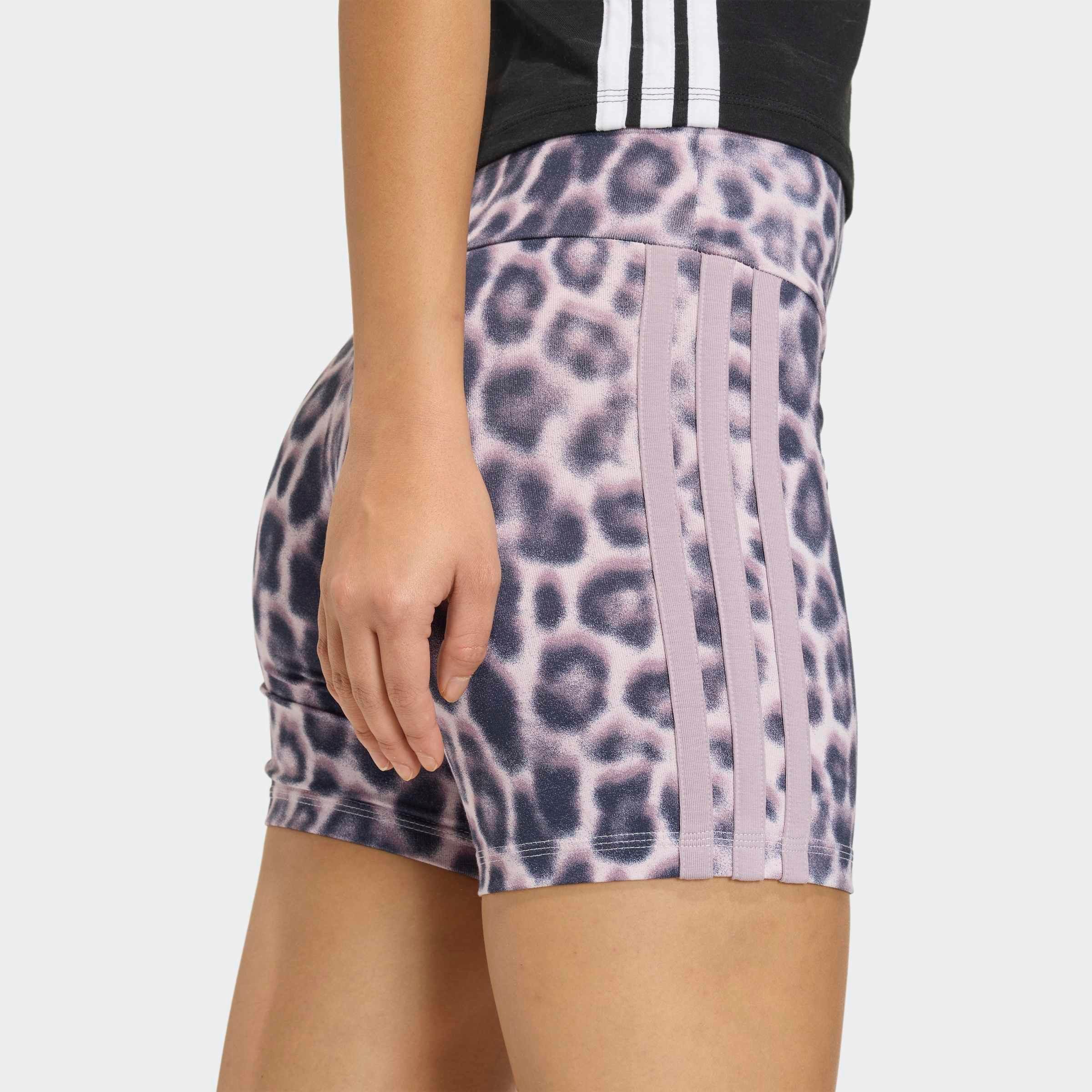 adidas Sportswear Shorts SEASONAL ESSENTIALS BIKER MIT LEOPARDENPRINT UND 3-STREIFEN