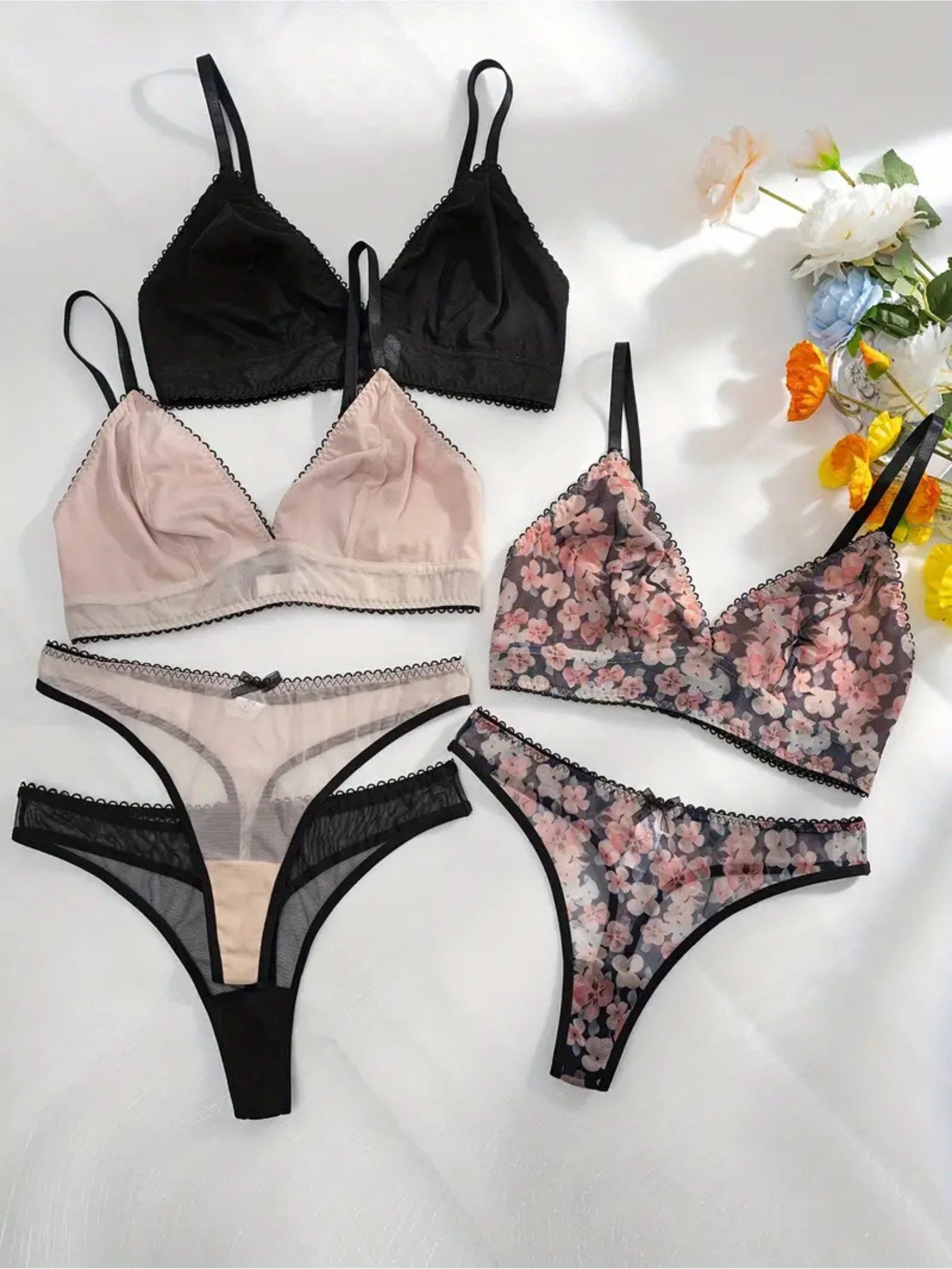 Set: Bügelloser BH Dessous-Set aus Spitze – Romantisches Bralette & String