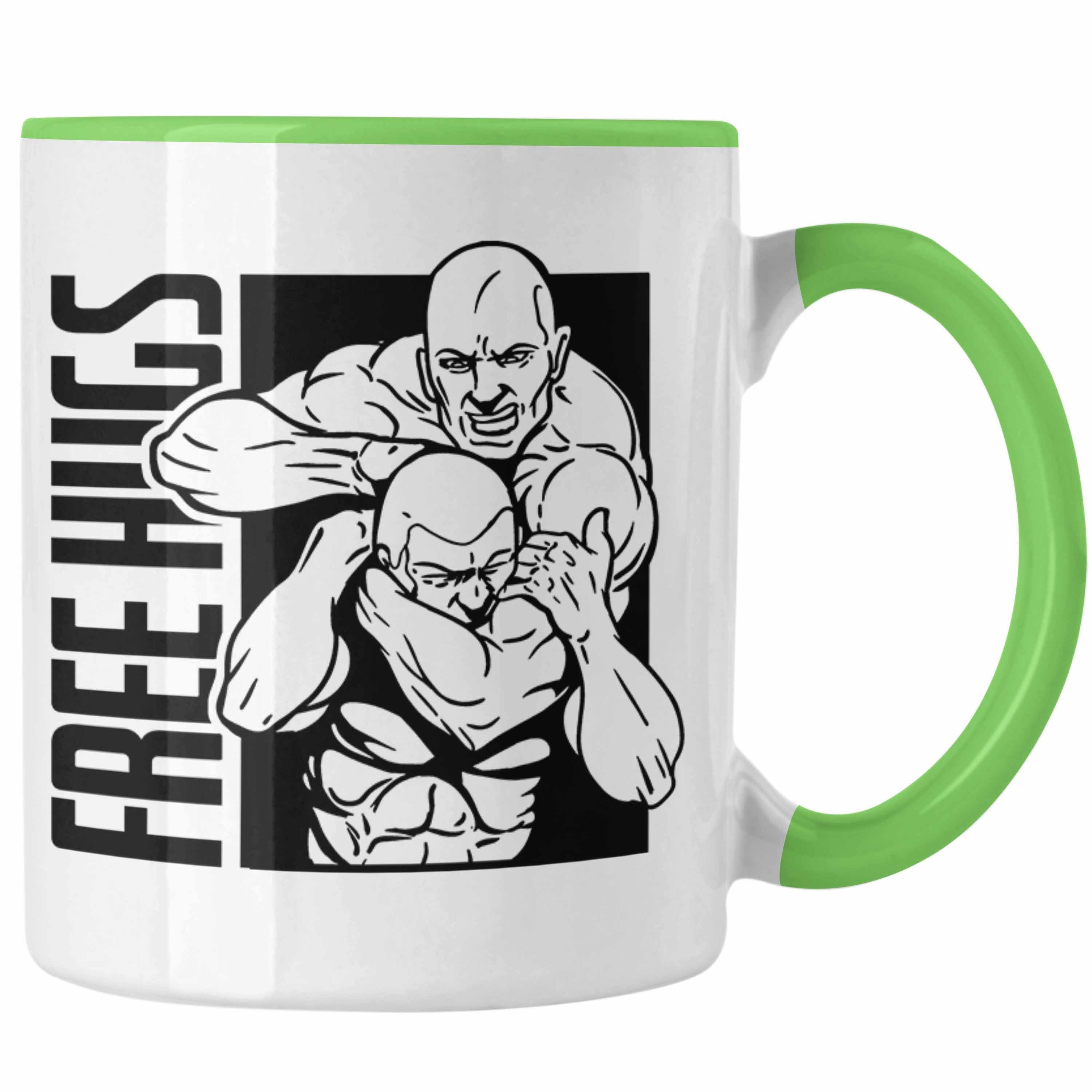 Trendation Tasse MMA-Tasse Geschenk für Geschenkidee MMA-Kämpfer Hugs Free Grün