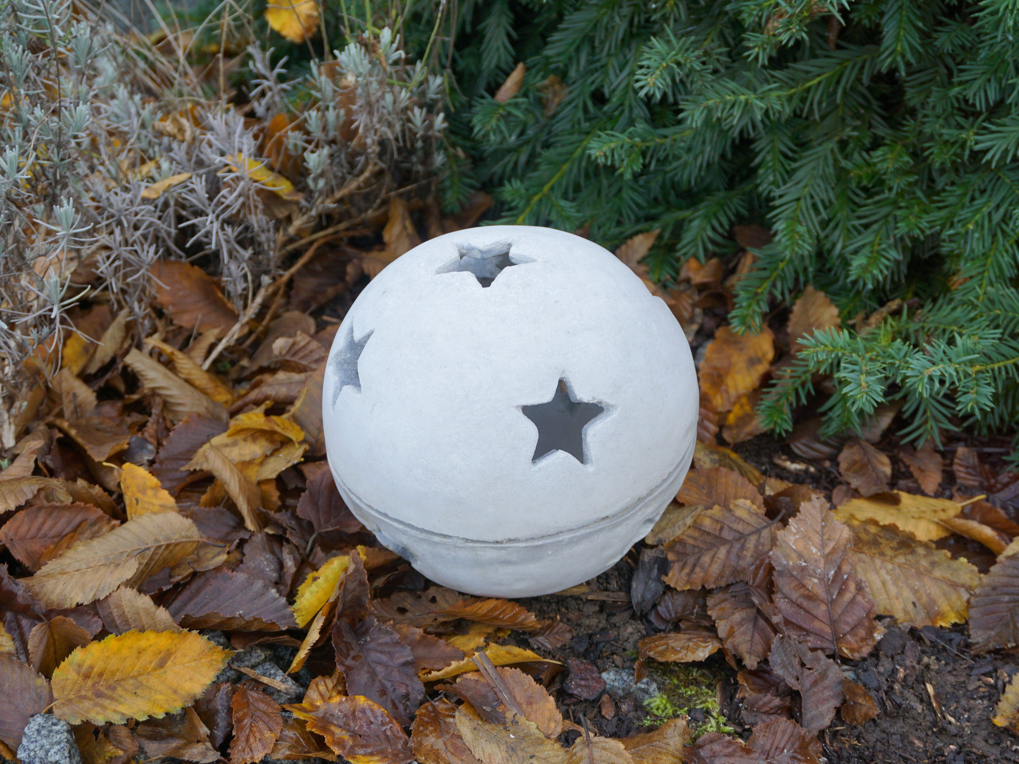gartendekoparadies.de Gartenfigur Weihnachtskugel mit Sterne, Steinfigur, Ø 20 cm, H. 18 cm, 4 kg, Frostsicher
