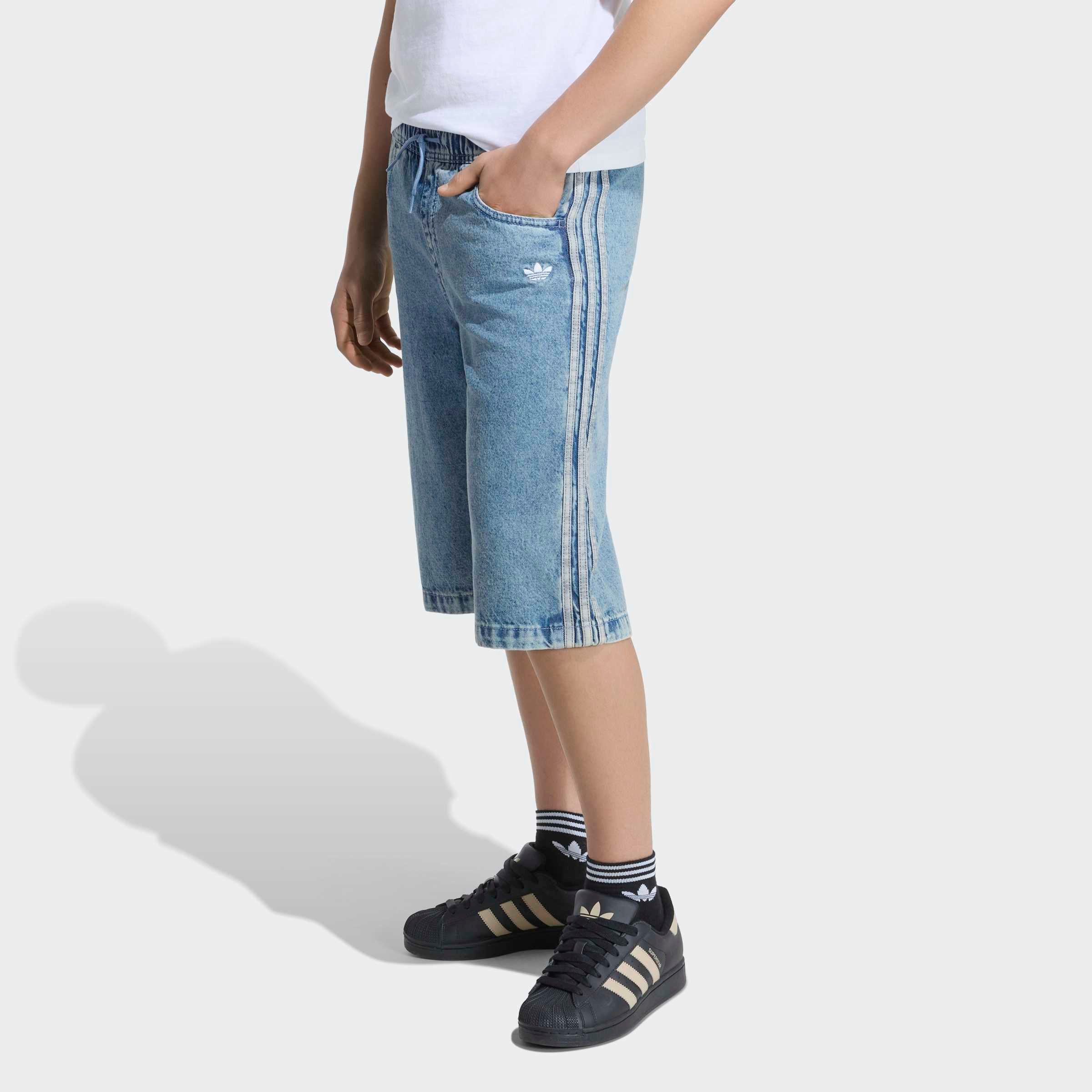 adidas Originals Shorts LOCKERE DENIM-JORTS für Kinder, mit Gummizug, normal-weite Bermudas-Passform