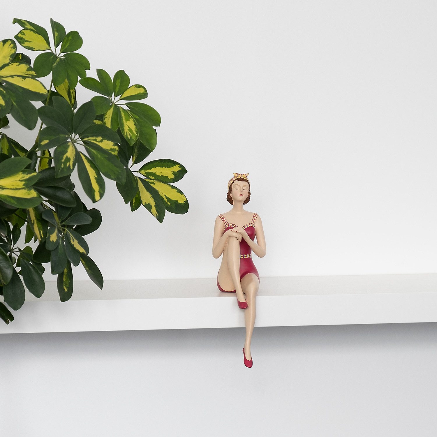 Moritz Dekofigur Dekofigur Badenixe als Kantensitzer, Polyresin Figuren Deko Geschenk Geometrische TierFigur Modern Skulptur