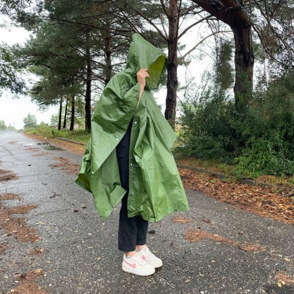 Trizand Regenponcho Regenjacke Überzieher (Spar-Set, 1-St., praktisch universal) mit Kapuze, vier haltbaren Harzknöpfen ausgestattet