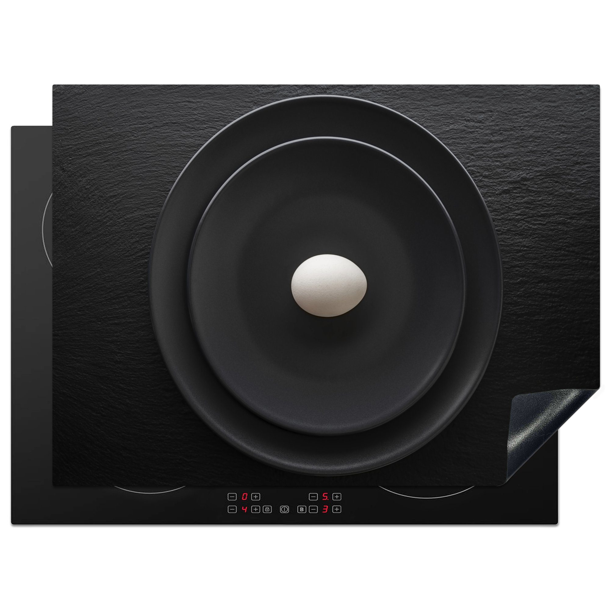 MuchoWow Herdblende-/Abdeckplatte Minimalistische Kunst eines Eies auf einem schwarzen Brett, Vinyl, (1 tlg), 70x52 cm, Mobile Arbeitsfläche nutzbar, Ceranfeldabdeckung