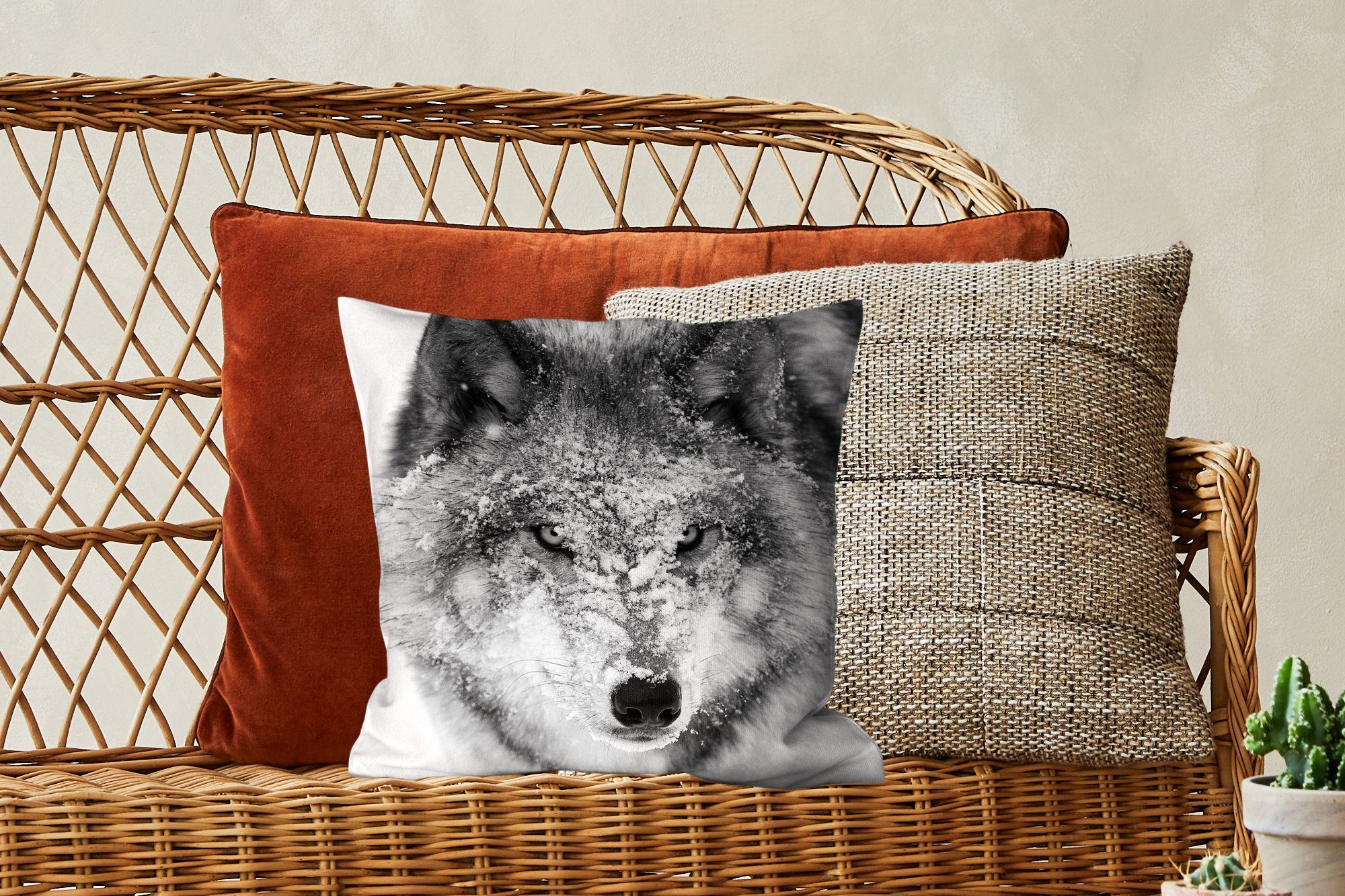 MuchoWow Dekokissen Wolf mit Zierkissen in Schlafzimmer, verschneitem für mit Sofakissen Füllung schwarz-weiß, Kopf Deko, Wohzimmer