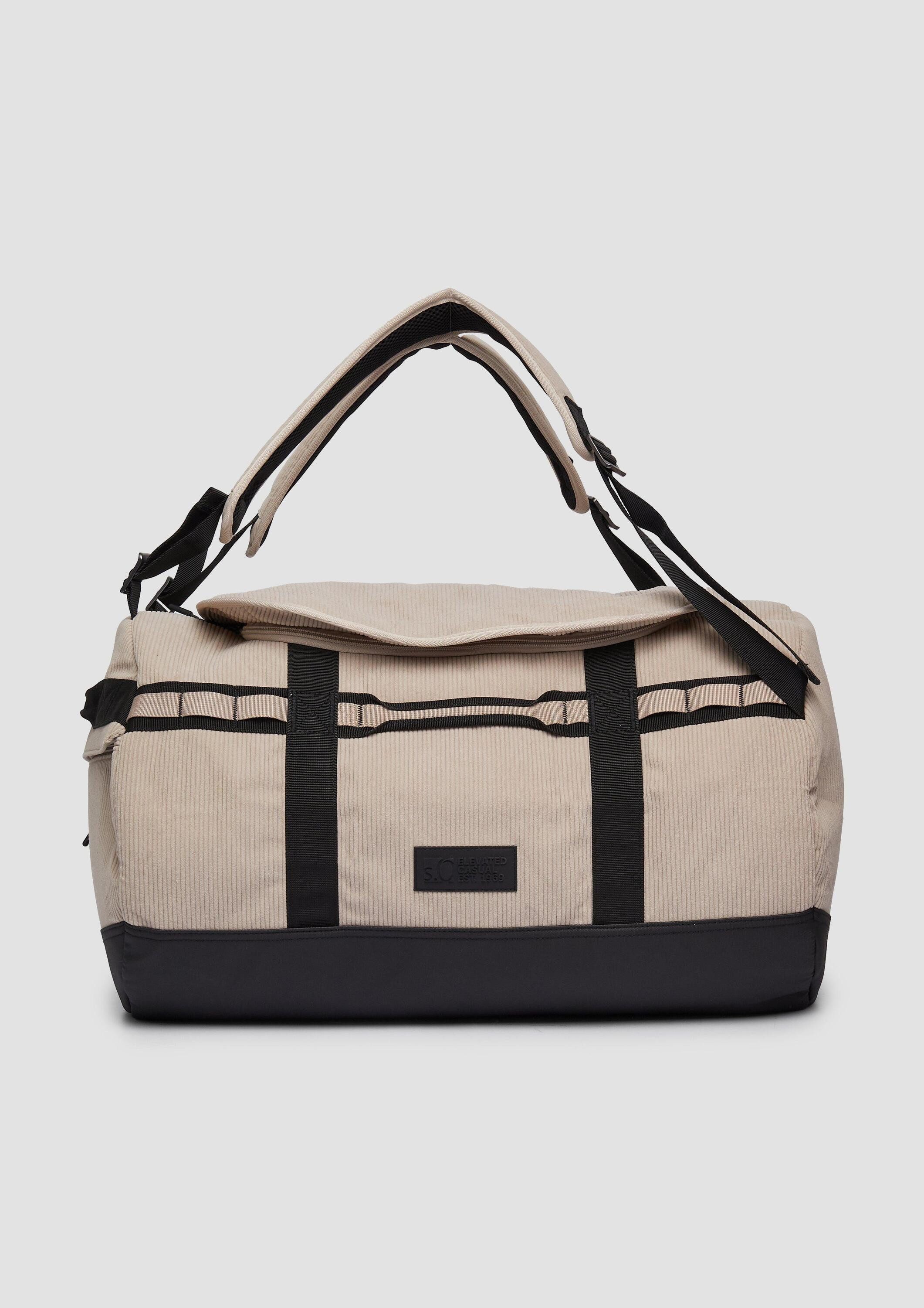 s.Oliver Rucksack Rucksack, Multifunktionaler Rucksack aus Materialmix mit Nylongurt