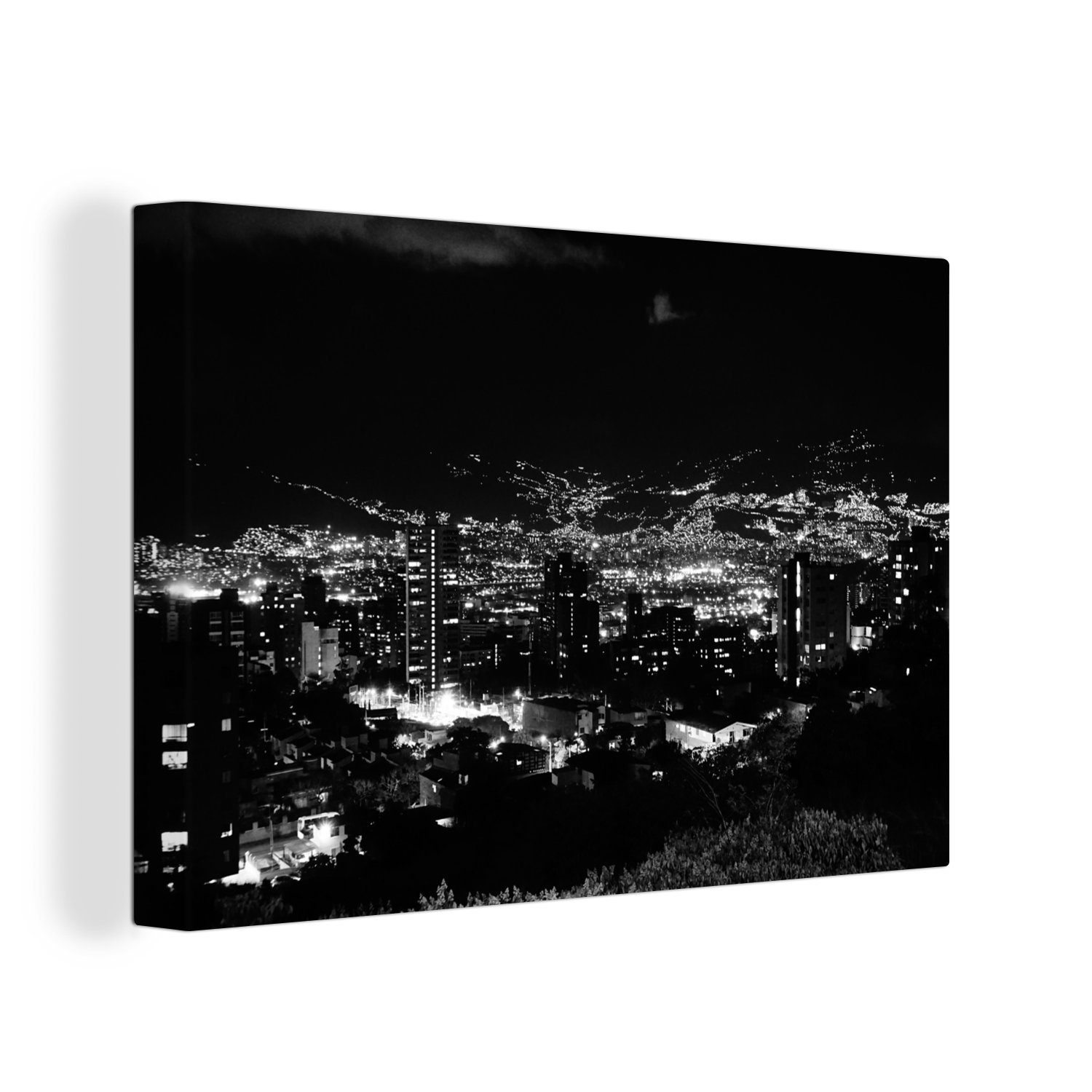 OneMillionCanvasses® Leinwandbild Schwarz-weiße Skyline des kolumbianischen Medellín am Abend, (1 St), Wandbild Leinwandbilder, Aufhängefertig, Wanddeko, 30x20 cm | Leinwandbilder