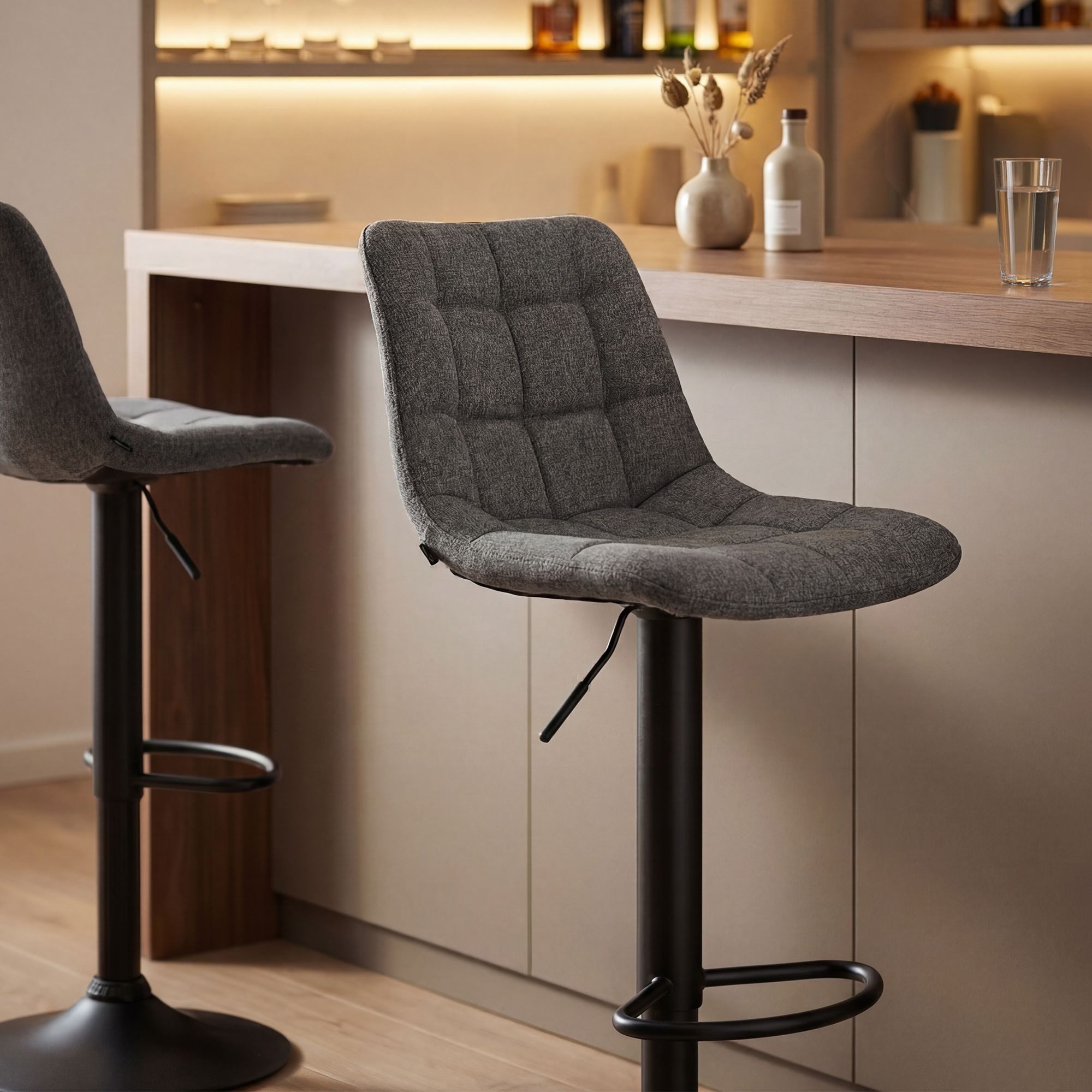 CLP Barhocker Mapun (1er, 1 St., 1er), höhenverstellbar, Bodenschoner