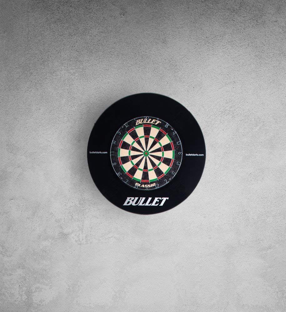 XQMAX Dartscheibe Classic Set, aus Brasilianischem Sisal, mit 6 Steeldarts, Surround Ring und Wurflinie