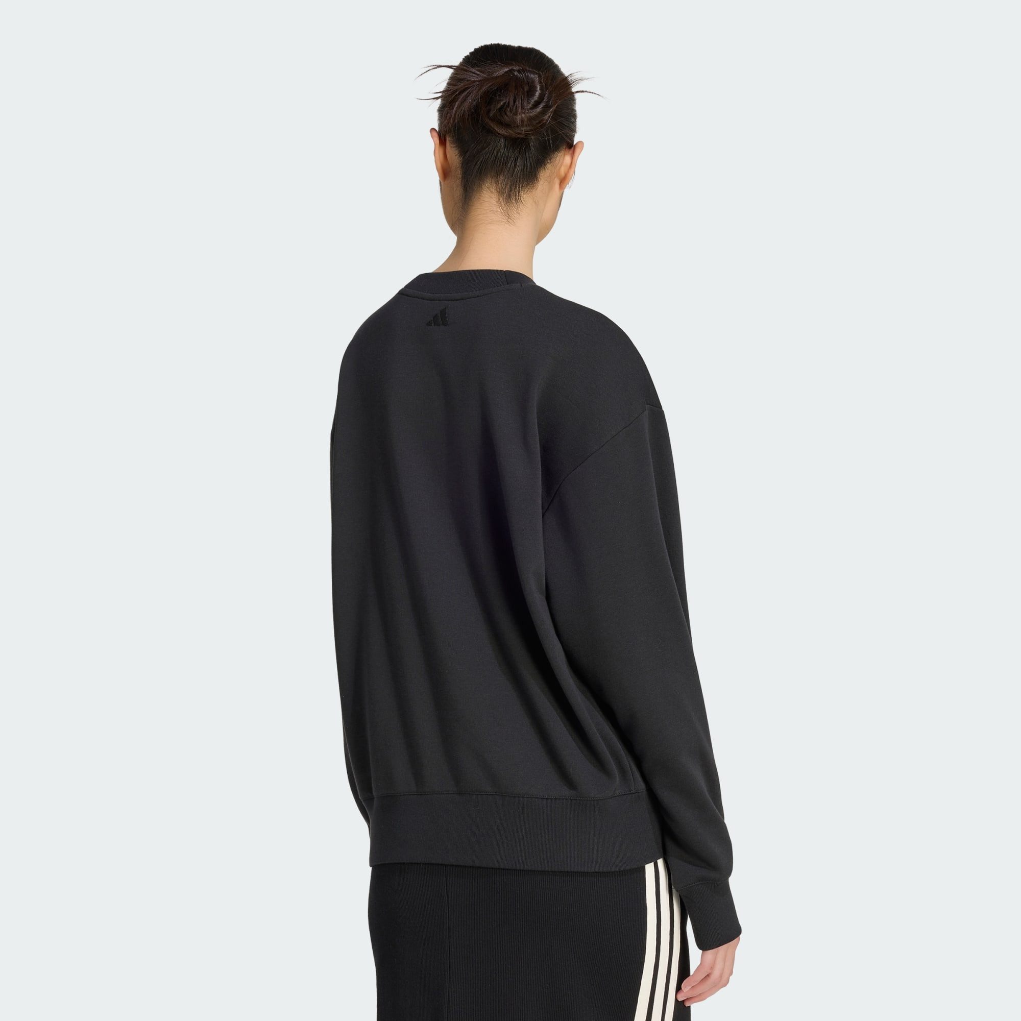 adidas Sportswear Sweatshirt SEASONAL ESSENTIALS SATIN-SWEATSHIRT, V-AUSSCHNITT (1-tlg)
