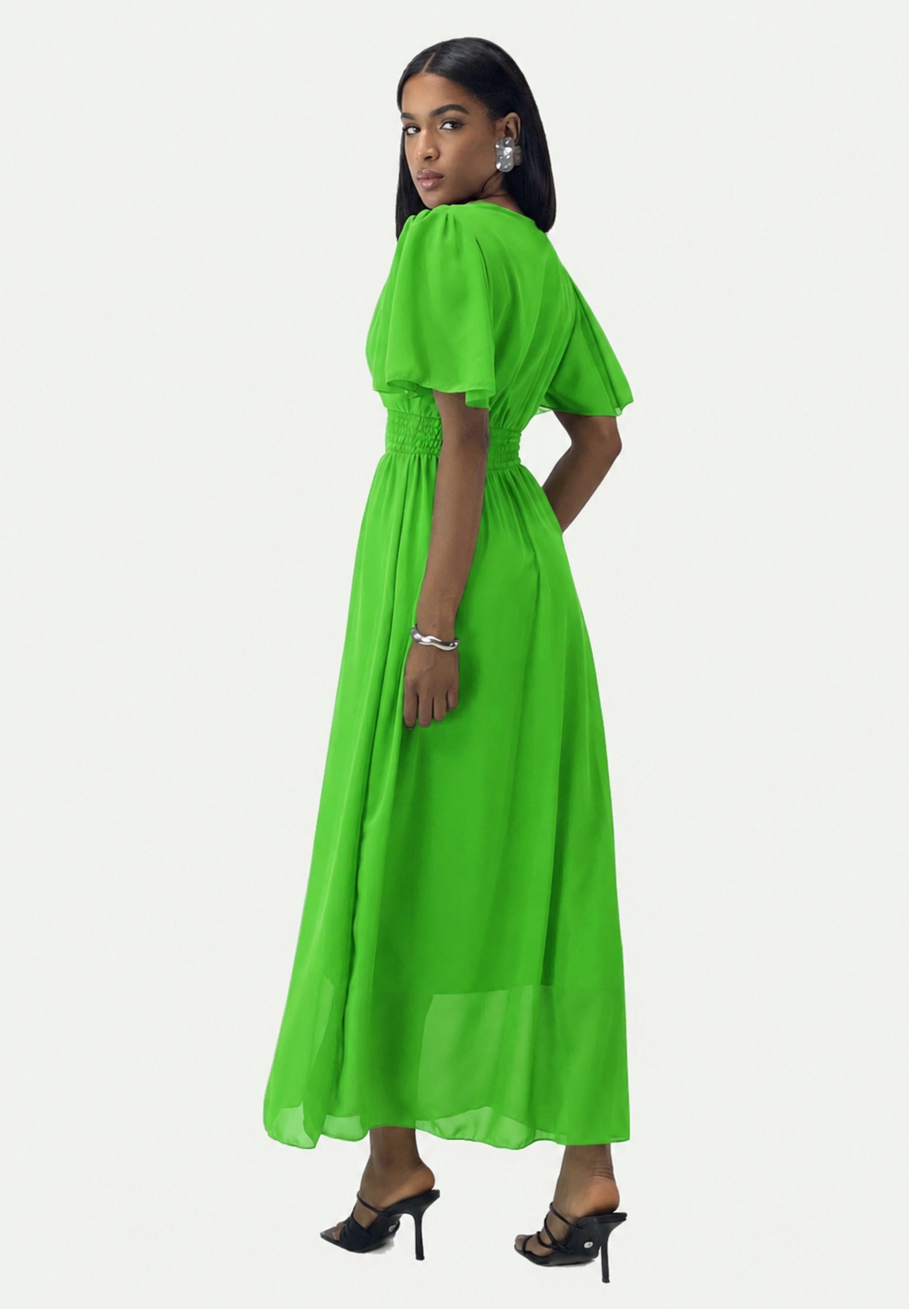Elara Maxikleid — Damen Sommerkleid mit Wickeloptik, Smoktaille & Flügelärmeln (1-tlg) – Bild 5 von 5