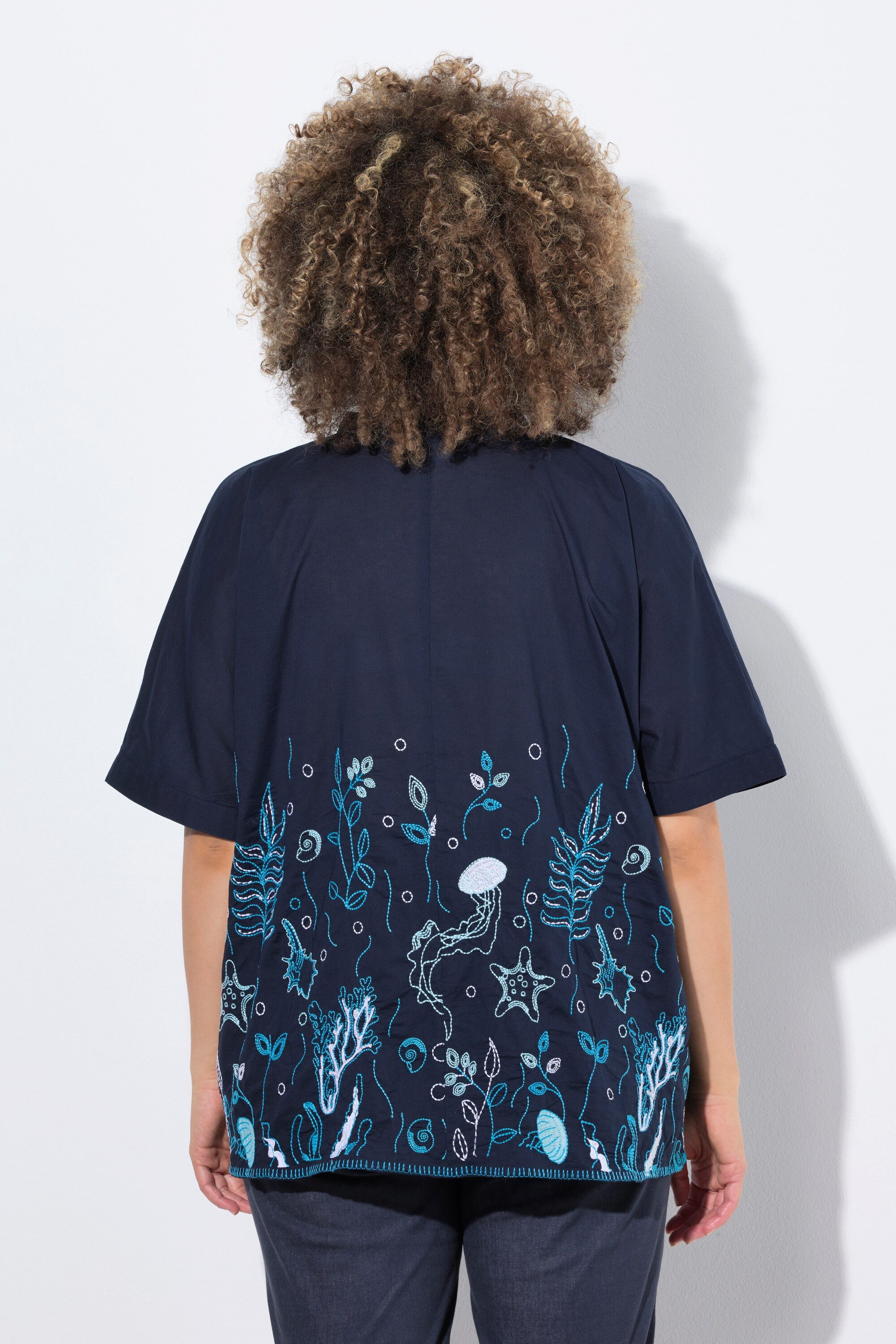 Ulla Popken Druckbluse Bluse Stickerei Oversized V-Ausschnitt Halbarm
