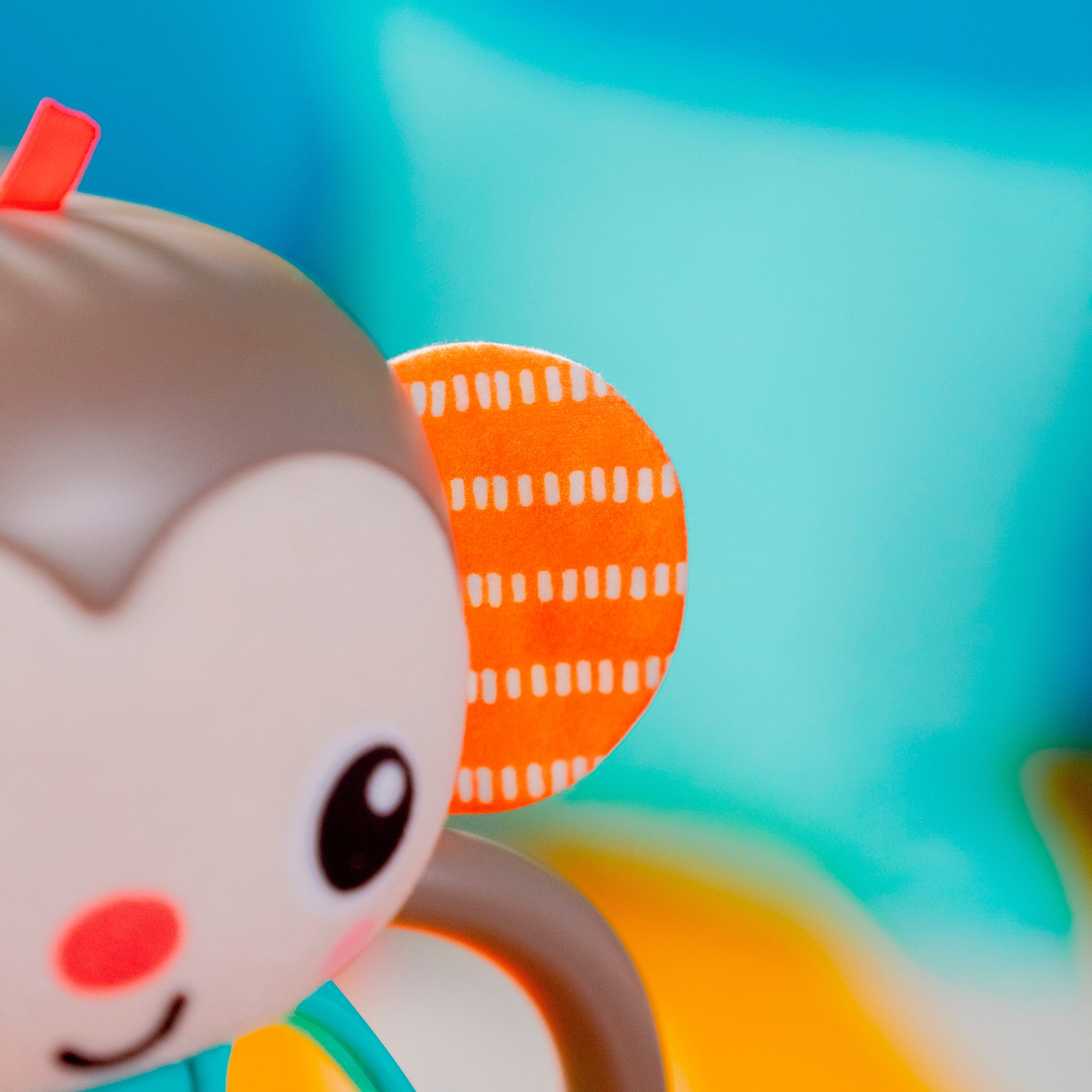Bright Starts Greifspielzeug Grab & Giggle Monkey™ Multi-Sensory Toy, mit Sound