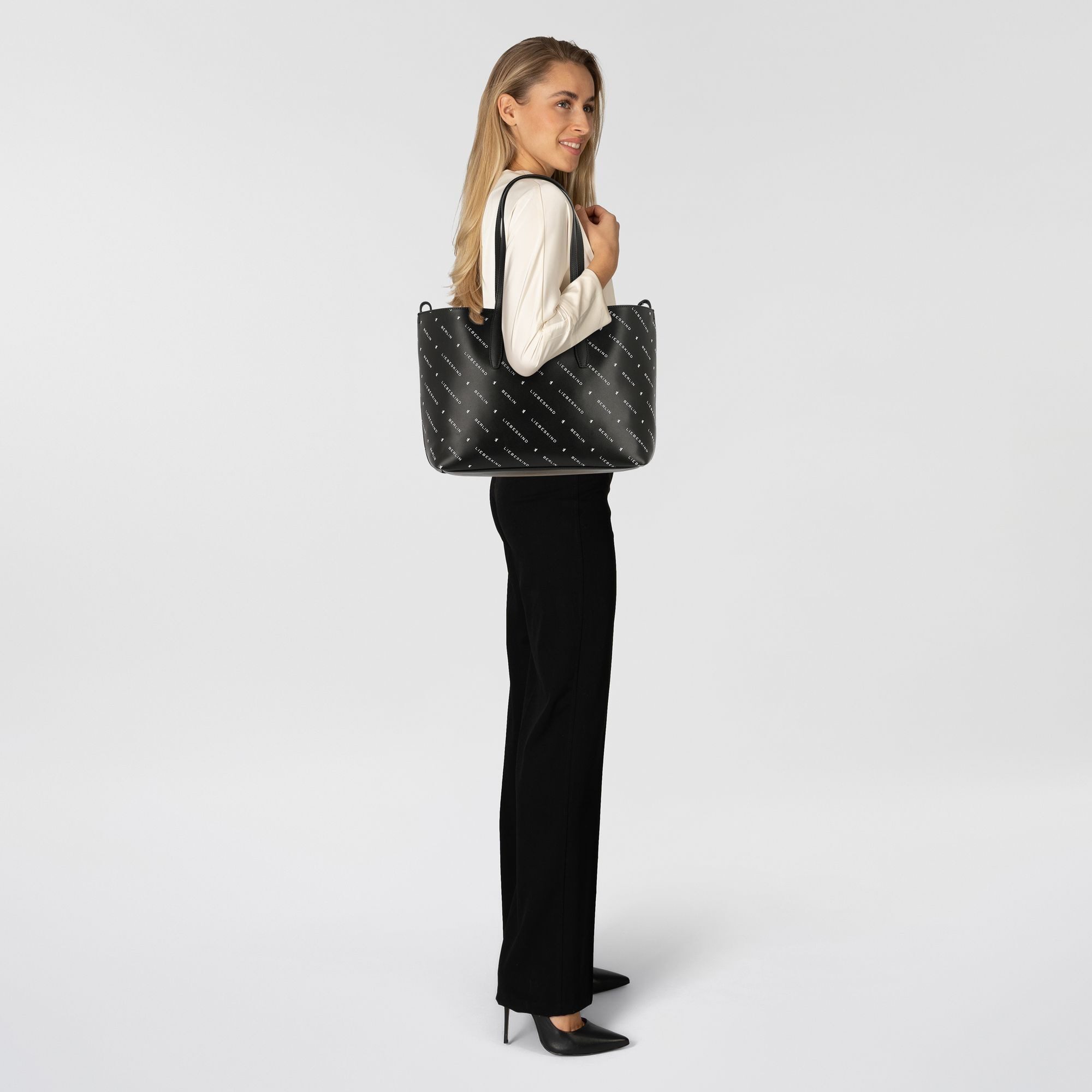 Liebeskind Berlin Schultertasche Monogram, Leder günstig online kaufen