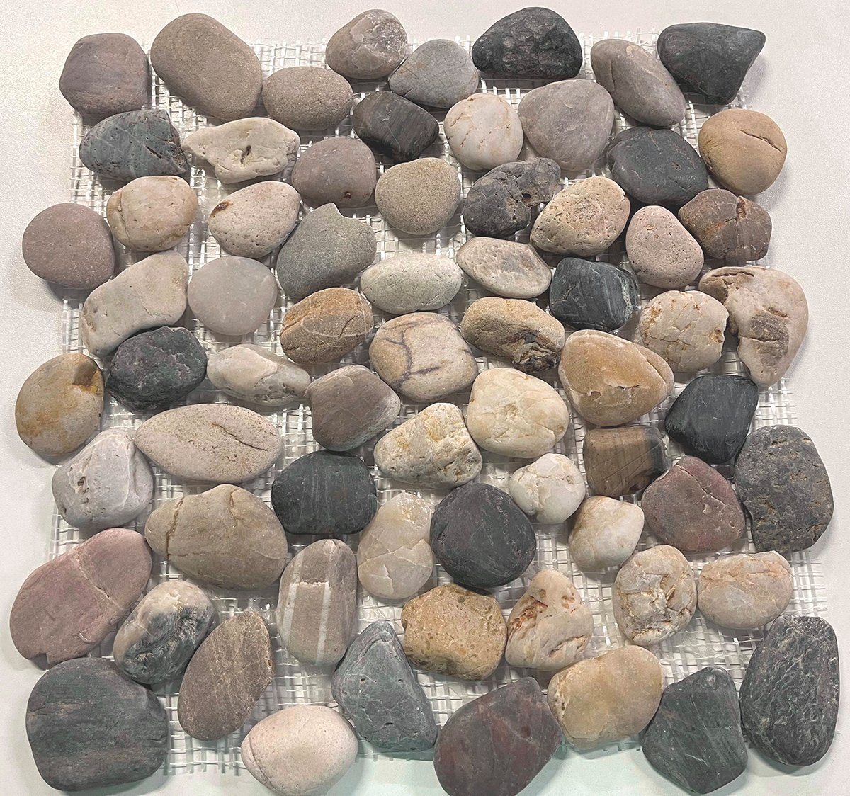 Thumbnail - Mosani Mosaikfliesen Oval Flusskiesel Natursteinkiesel beige grau schwarz matt / 10 Matten